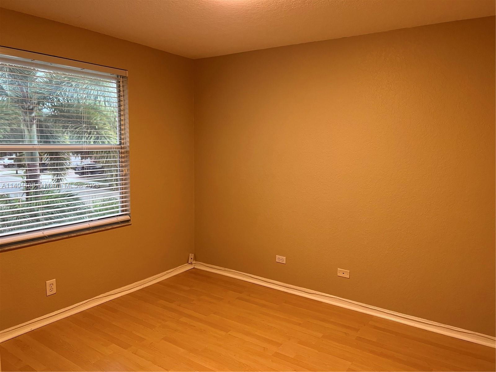 EDGEWATER - Residential Lease
