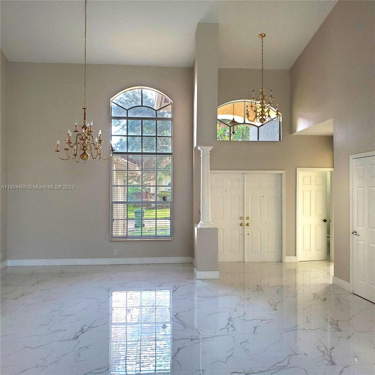 EDGEWATER - Residential Lease