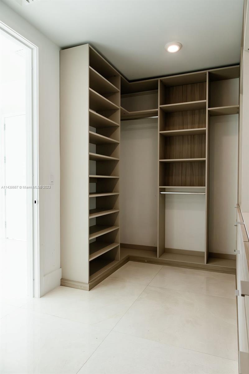 JADE SIGNATURE CONDO - Residential