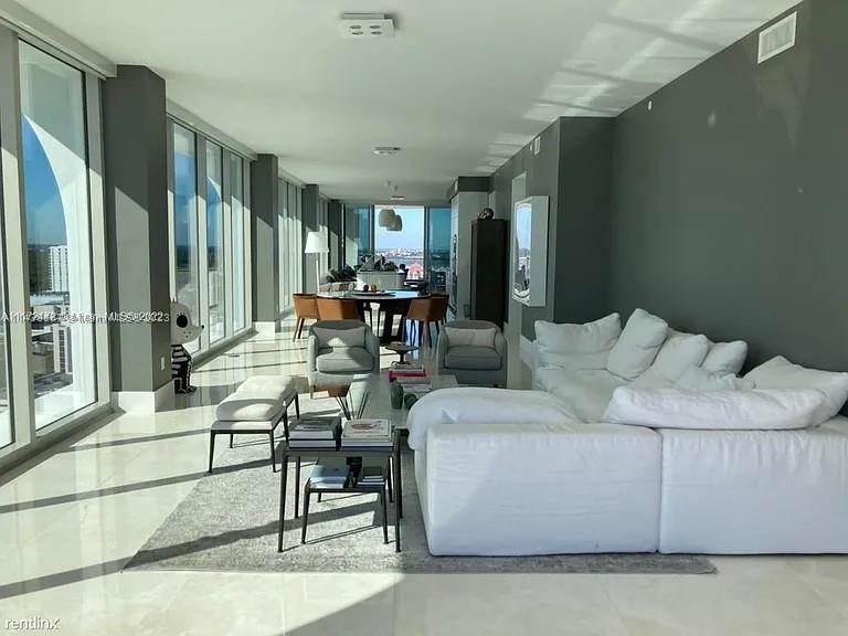 JADE SIGNATURE CONDO - Residential