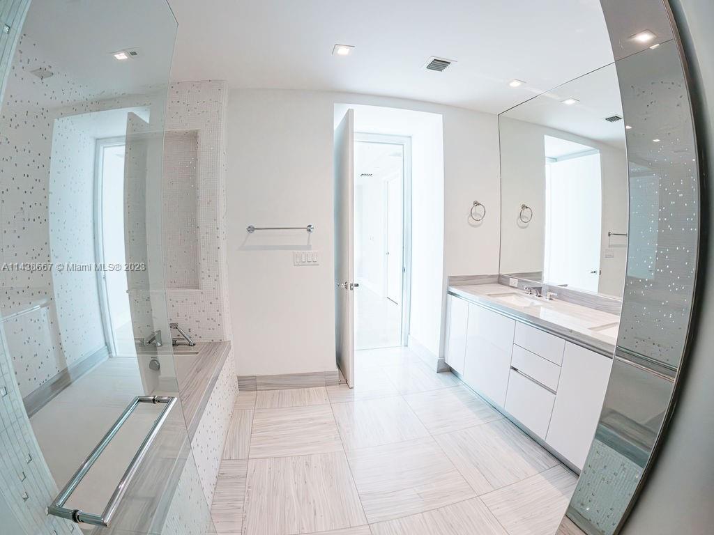 JADE SIGNATURE CONDO - Residential
