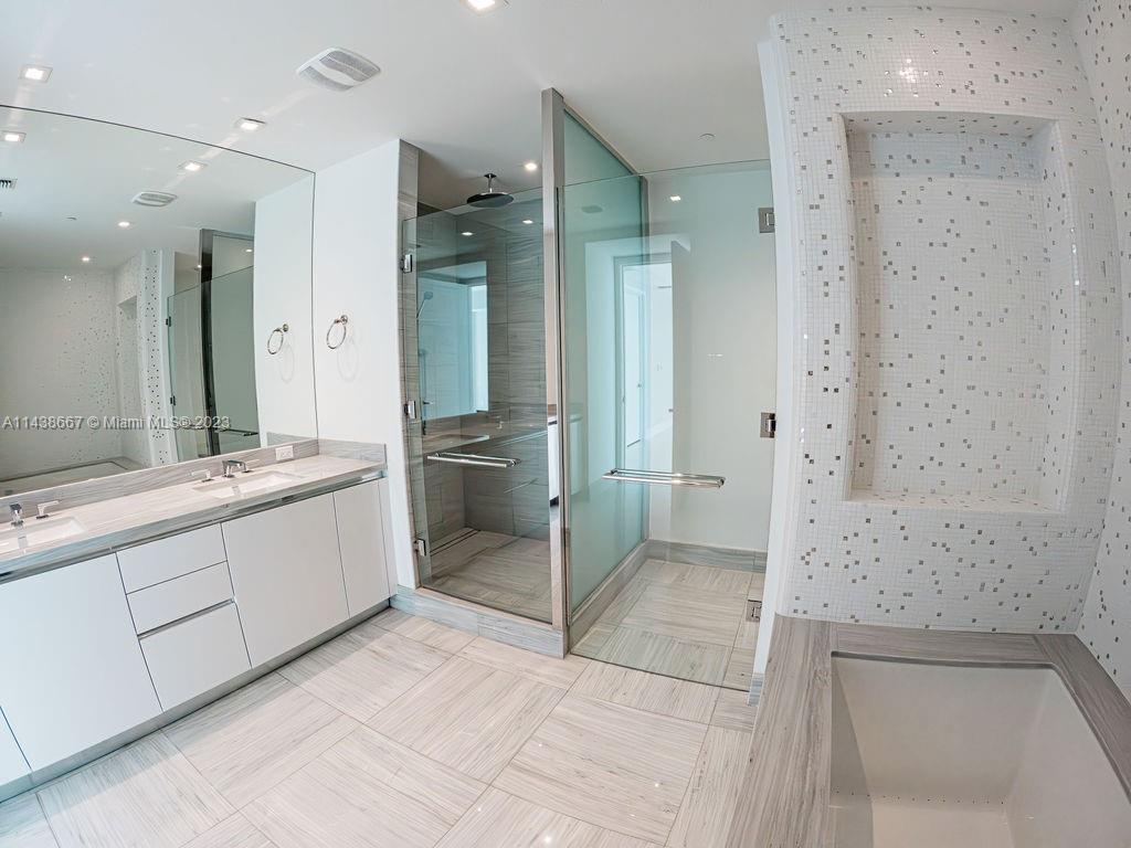 JADE SIGNATURE CONDO - Residential