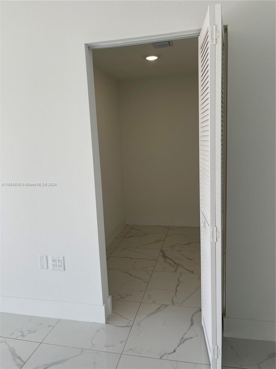 PARADISE ONE PB 175-084 T- - Residential Lease