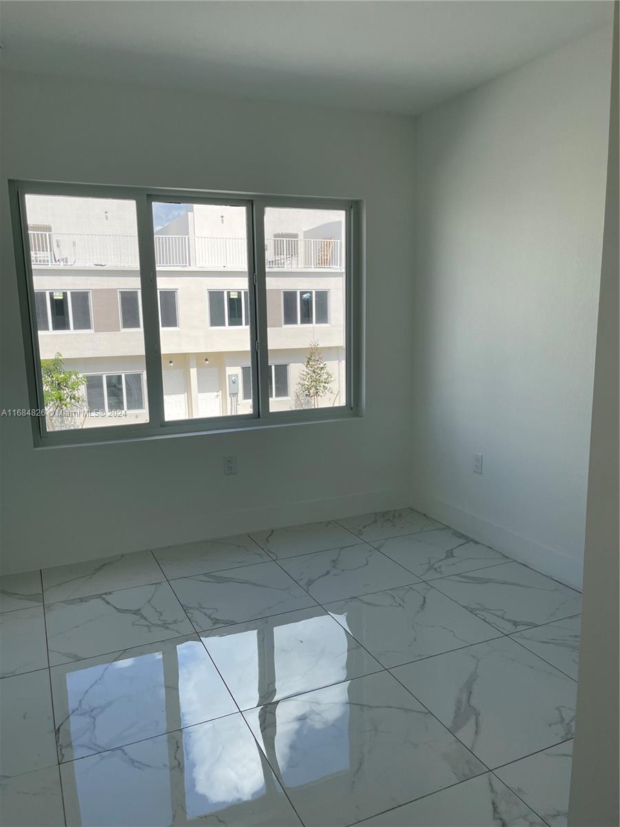 PARADISE ONE PB 175-084 T- - Residential Lease