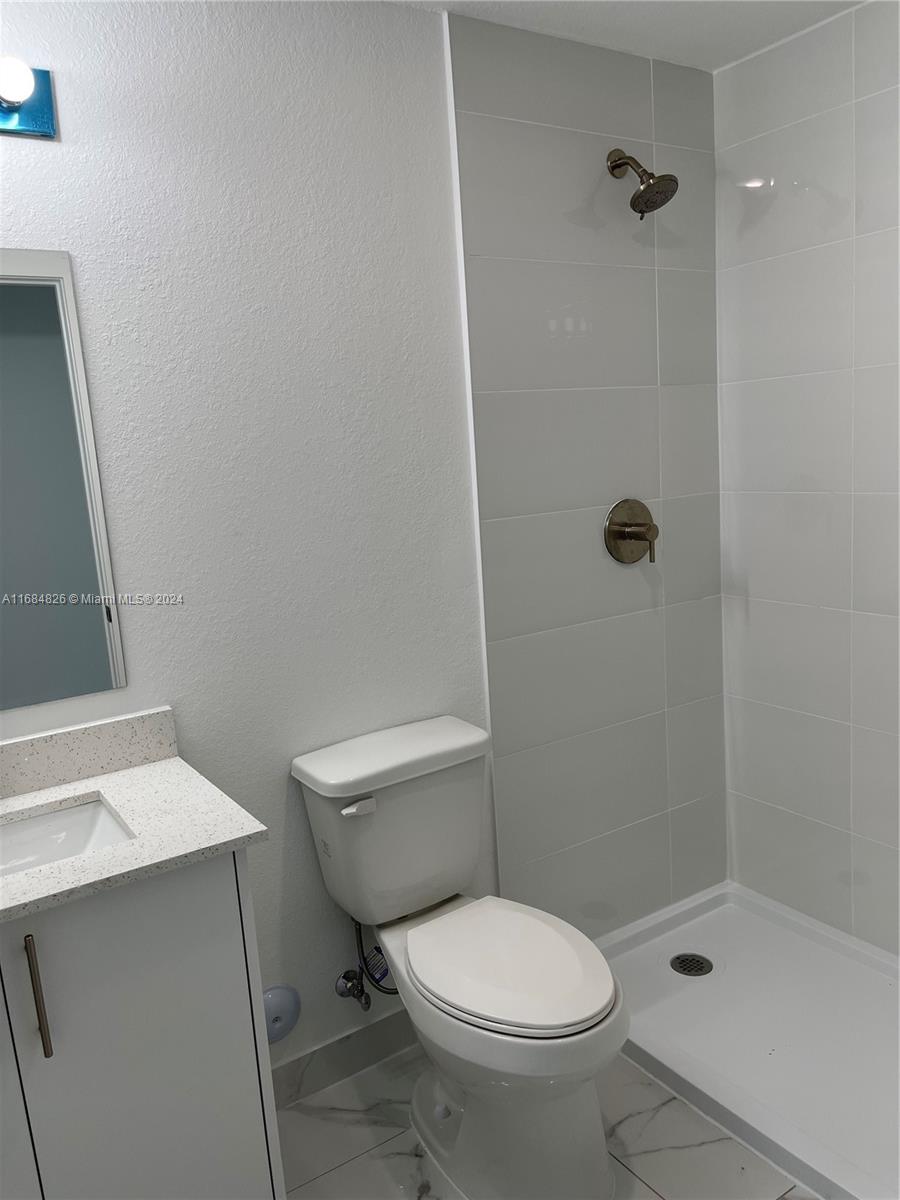PARADISE ONE PB 175-084 T- - Residential Lease