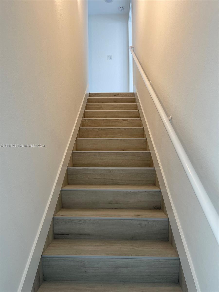 PARADISE ONE PB 175-084 T- - Residential Lease