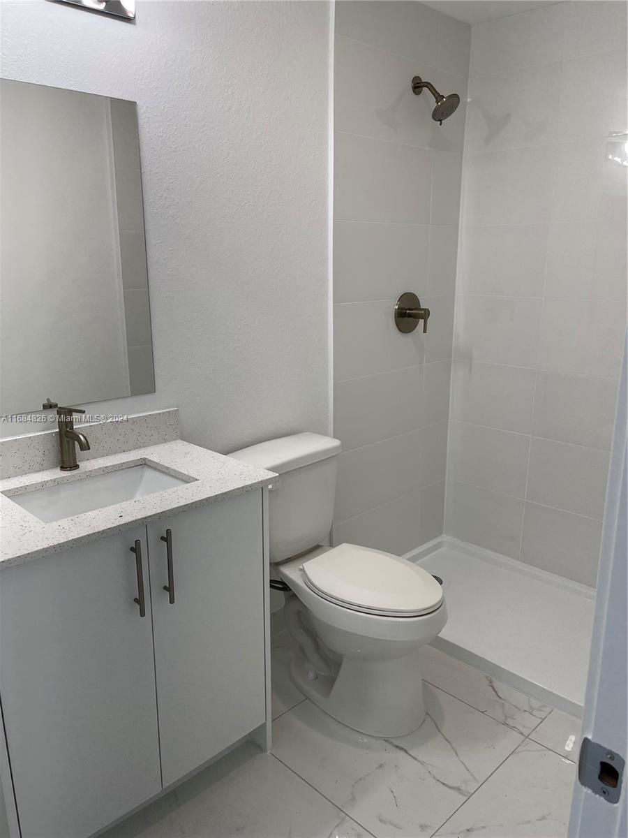 PARADISE ONE PB 175-084 T- - Residential Lease