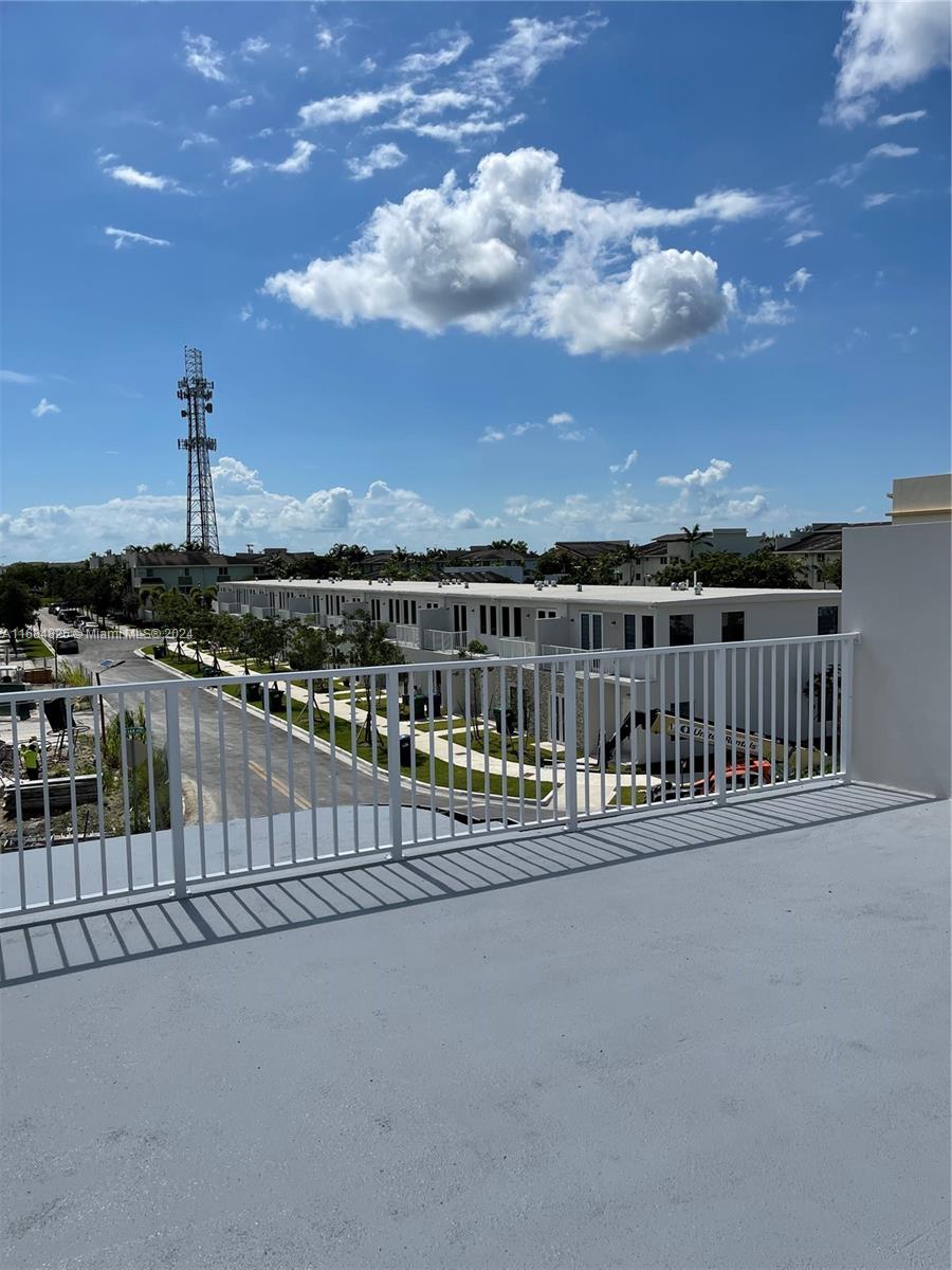 PARADISE ONE PB 175-084 T- - Residential Lease
