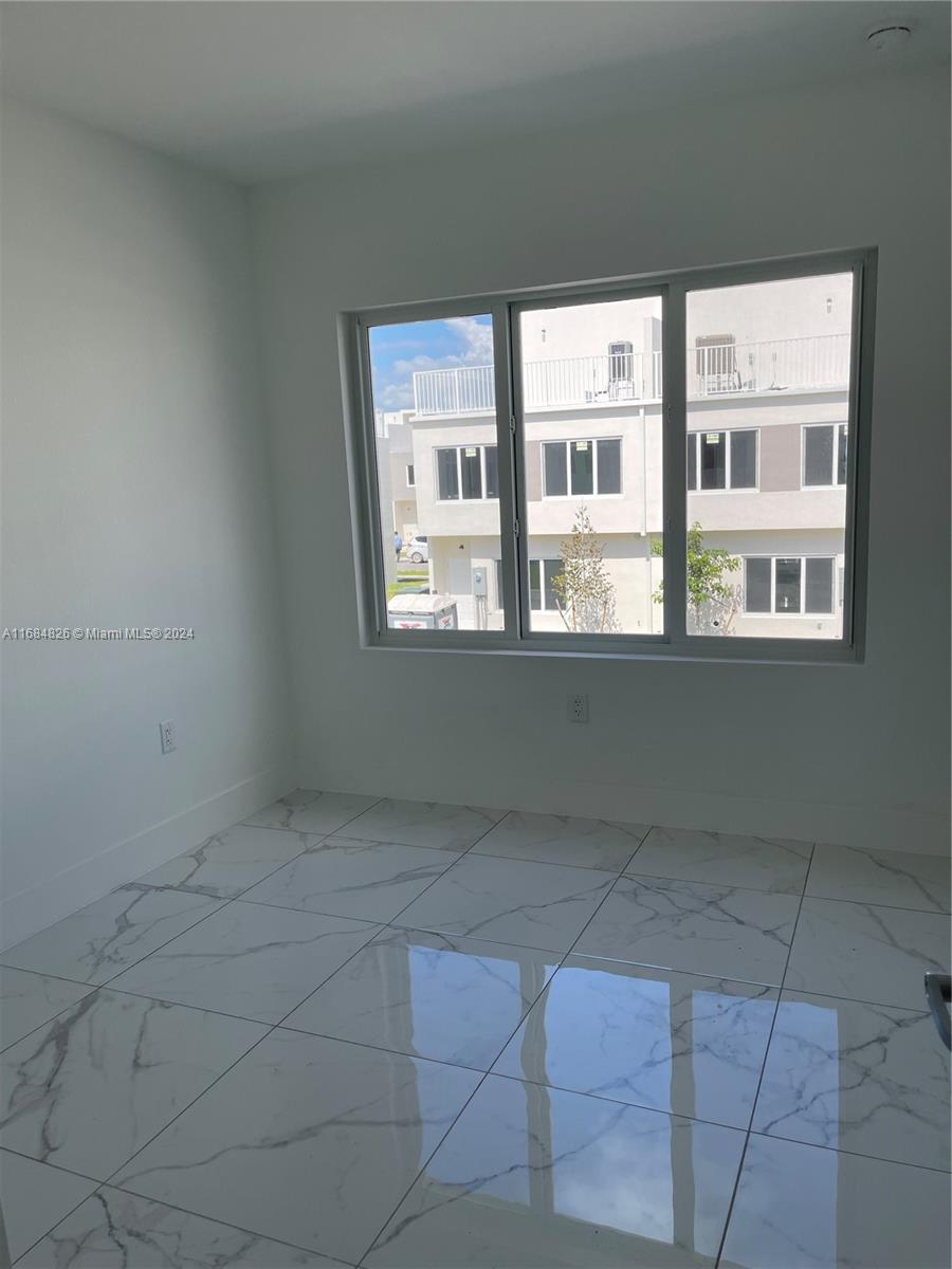 PARADISE ONE PB 175-084 T- - Residential Lease
