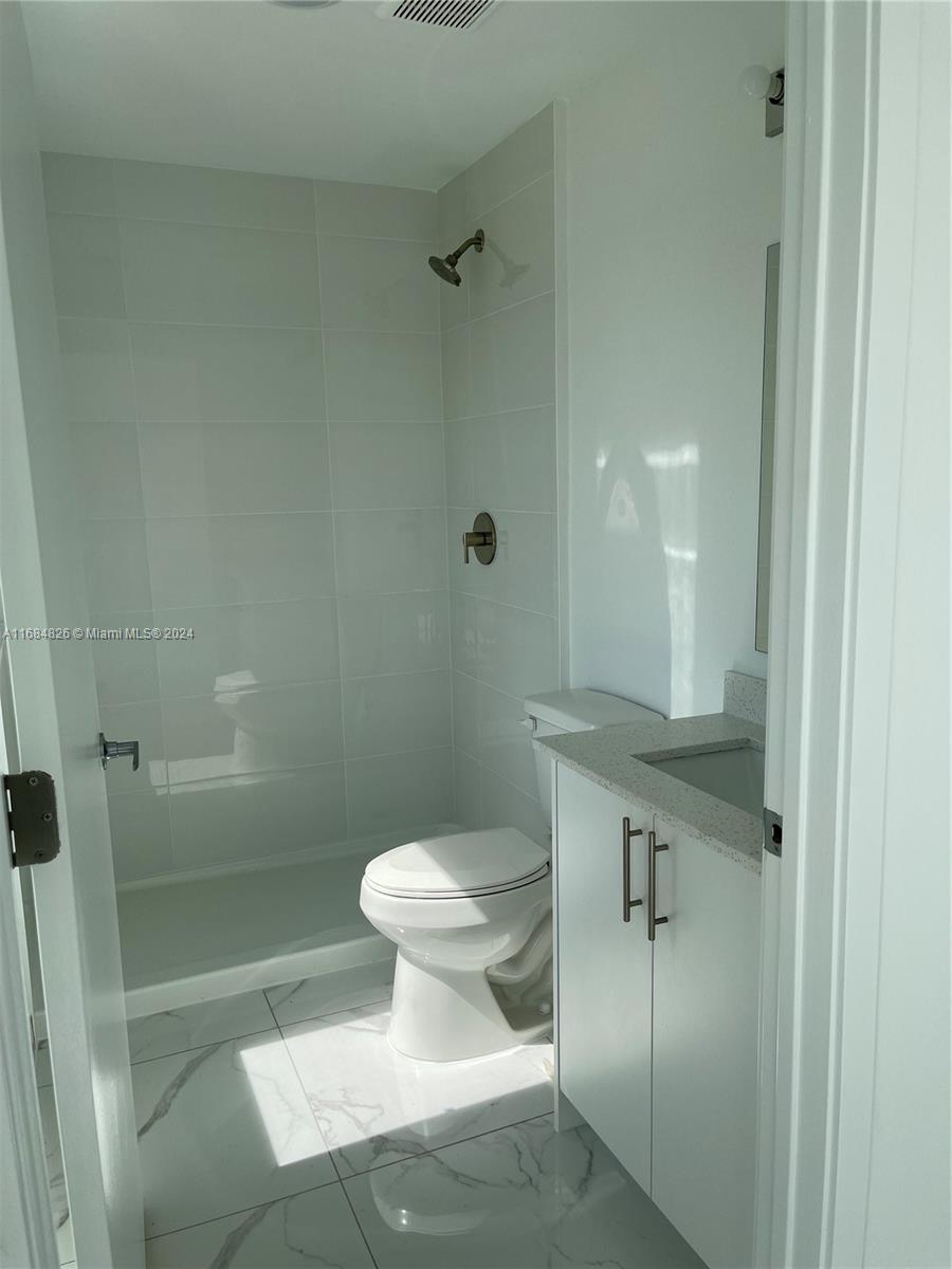 PARADISE ONE PB 175-084 T- - Residential Lease