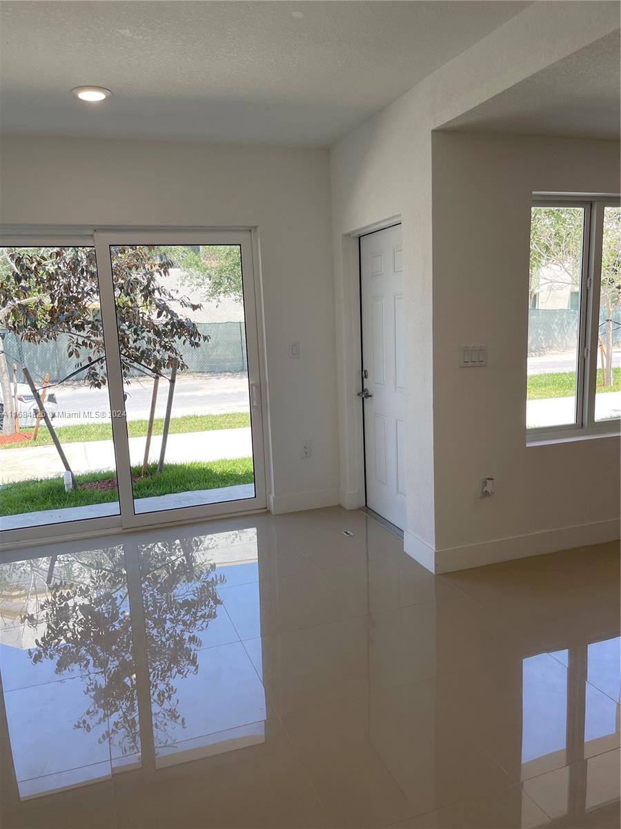 PARADISE ONE PB 175-084 T- - Residential Lease