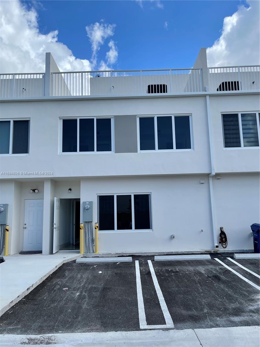 PARADISE ONE PB 175-084 T- - Residential Lease