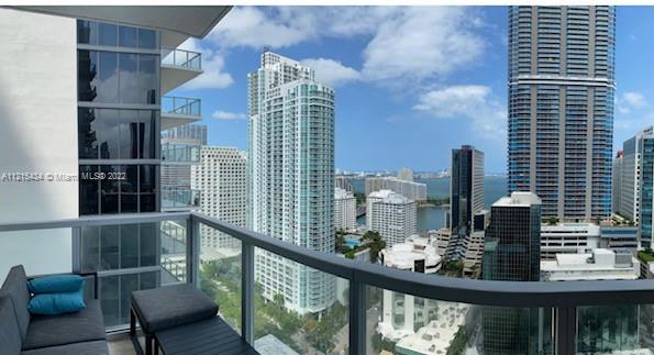 BEAUTIFUL 1/1 UNIT, CORNER, BIG BALCONY, 28th LEVEL, GREAT VIEWS!! MARBLE FLOOR ALL OVER, UPGRADED UNIT, BIG EUROPEAN KITCHEN, WALK-IN CLOSETS, NICE FLOOR PLAN, AMENITIES INCLUDE POOL, GYM, PARTY ROOM, BUSINESS CENTER, ETC. RECEPTIONIST 24 HRS. ONE ASSIGNED PARKING, VALET 24HRS, AND MUCH MORE . LOCATED IN THE HEART OF THE FINANCIAL DISTRICT , STEPS FROM BRICKELL CITY CENTER, MERRY BRICKELL, SHOPPING CENTER, SUPERMARKET, METRO MOVER, ETC. IT WONT LAST! AVAILABLE NOW!  VACANT..! READY TO MOVE!!