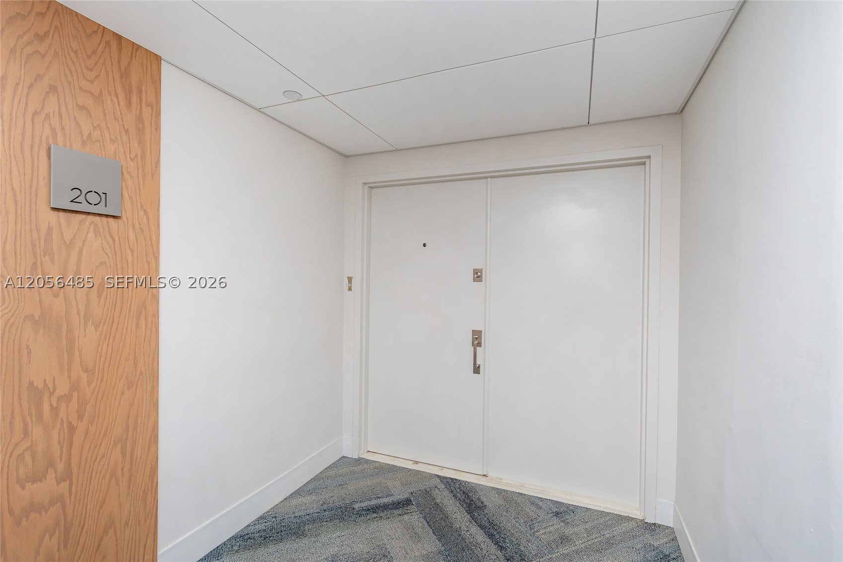COMMODORE CLUB SOUTH COND - Residential
