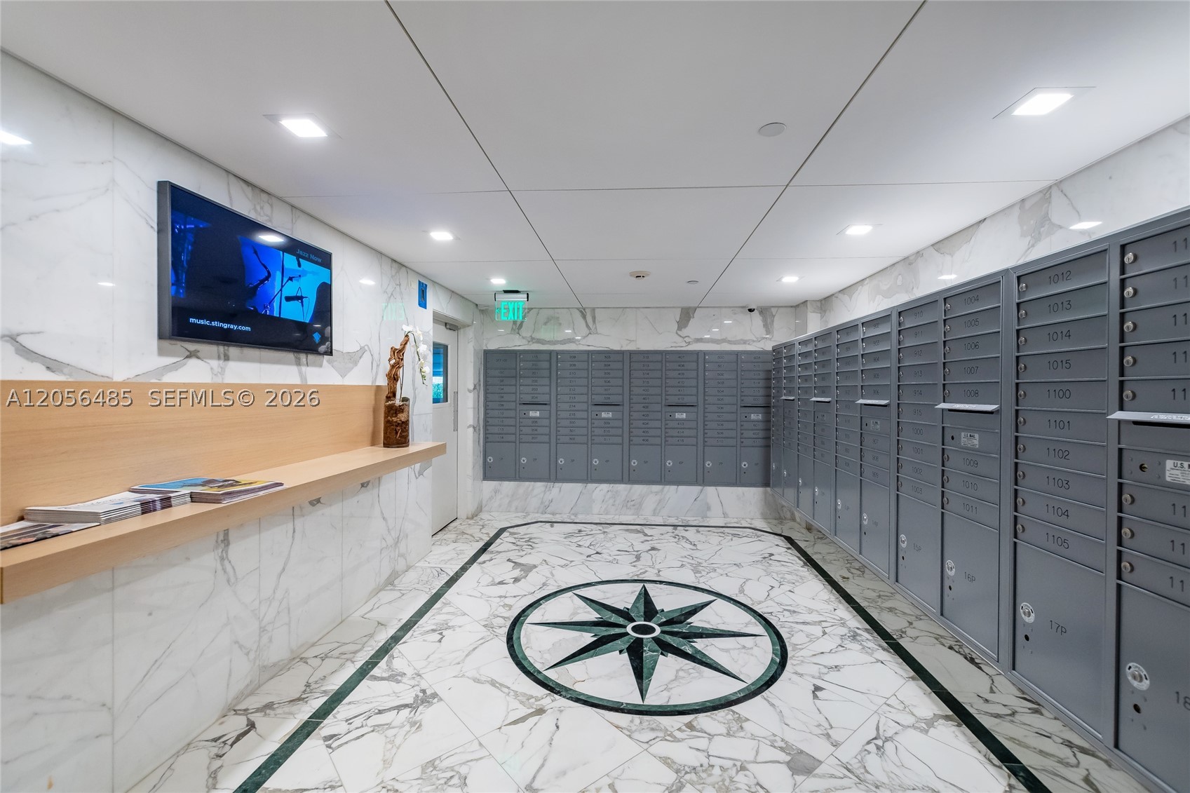 COMMODORE CLUB SOUTH COND - Residential