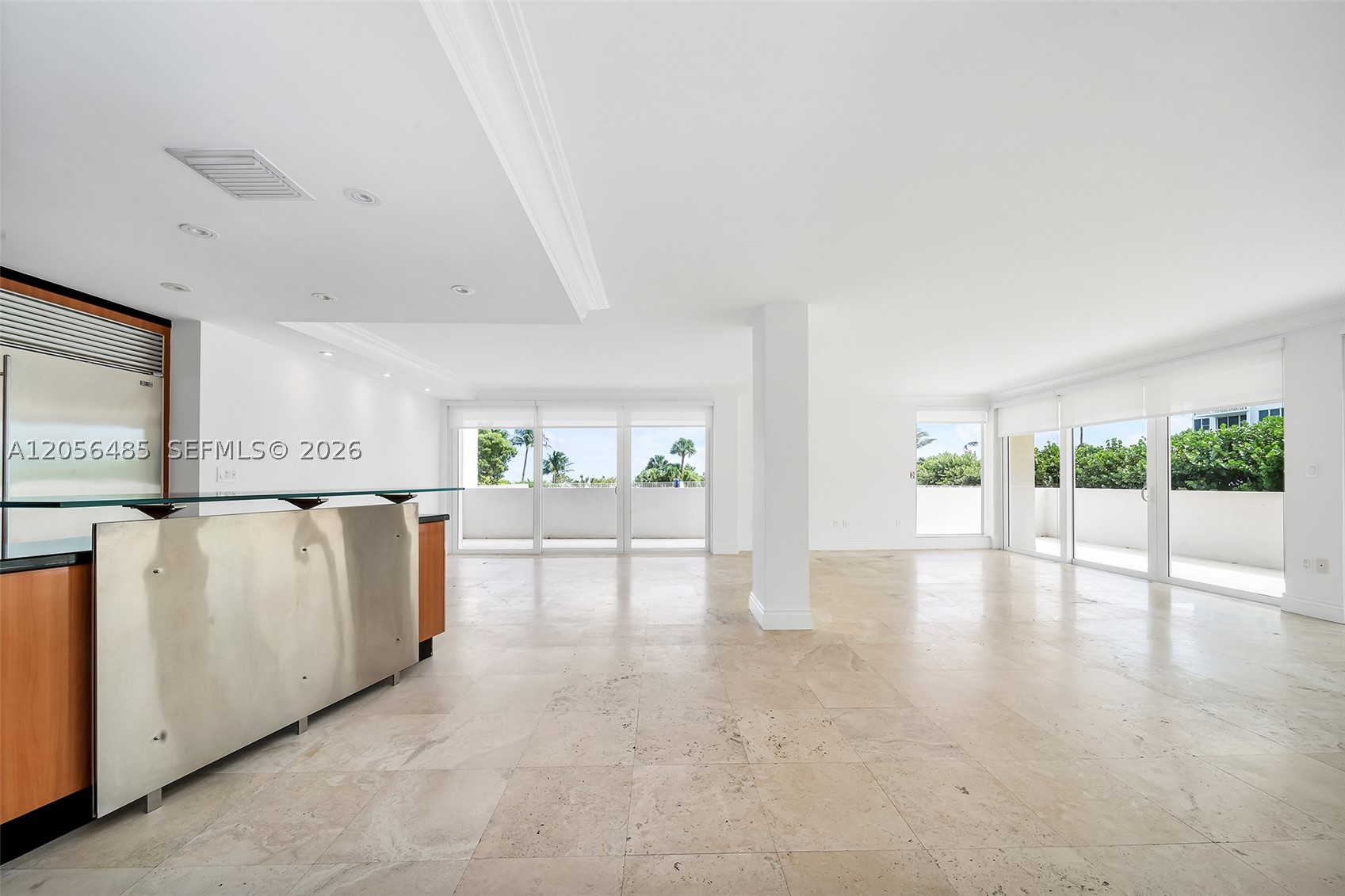 COMMODORE CLUB SOUTH COND - Residential