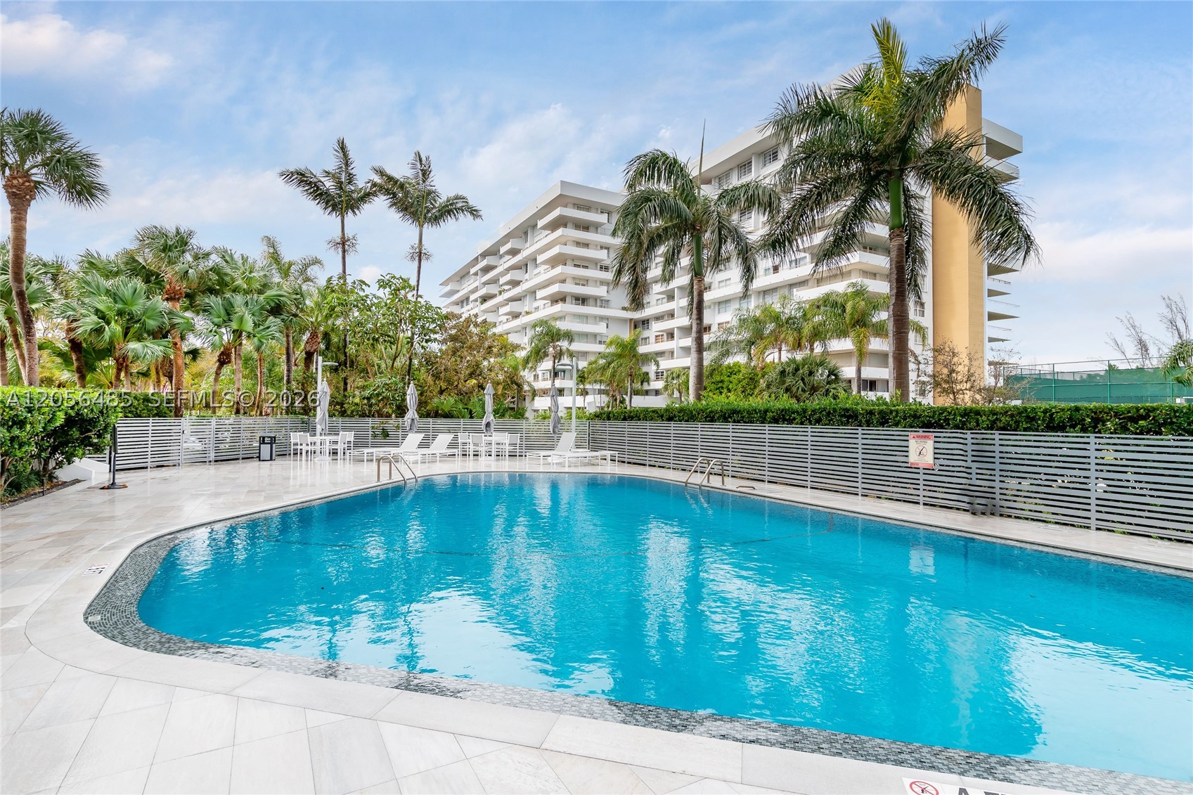 COMMODORE CLUB SOUTH COND - Residential