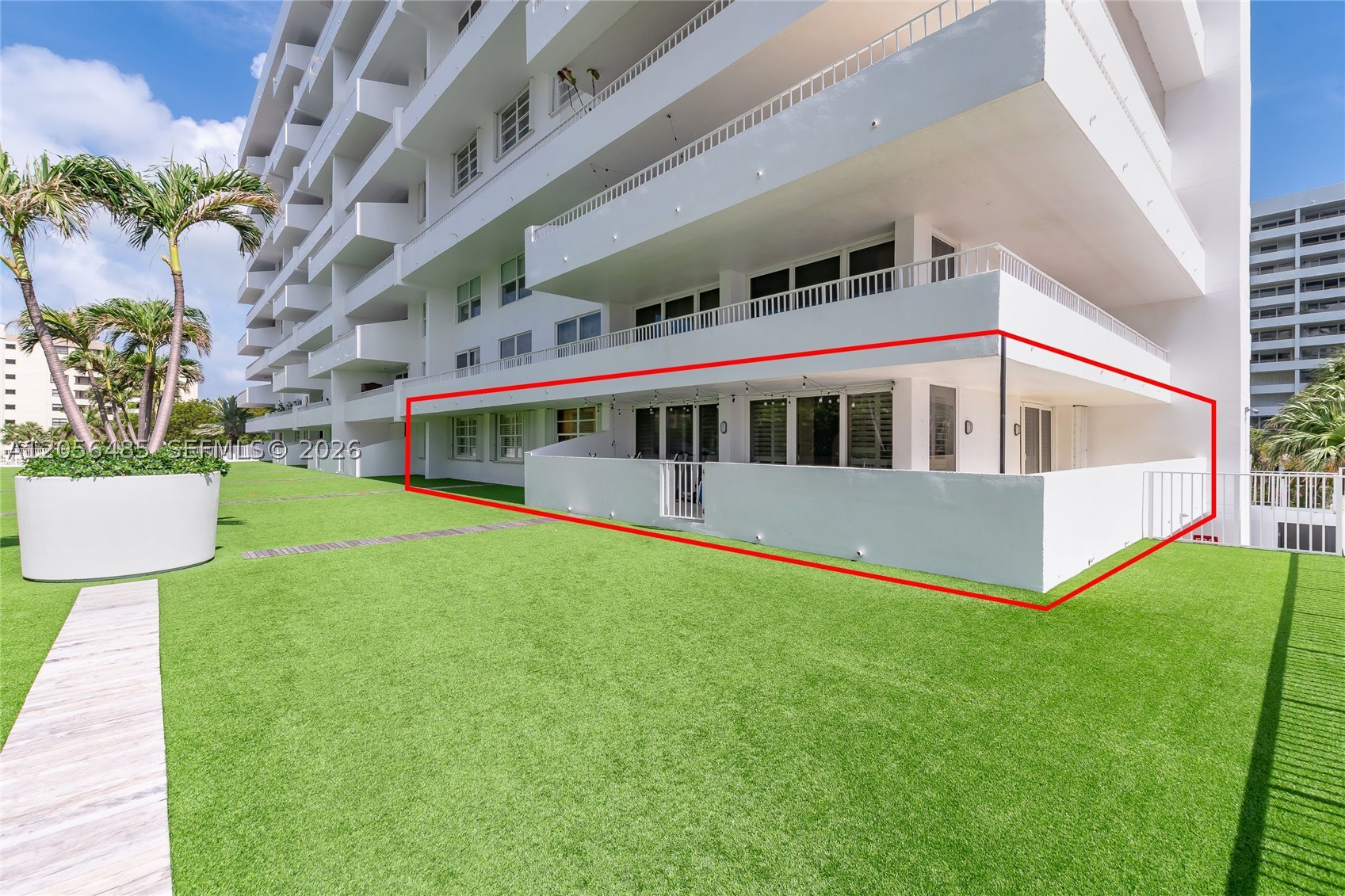 COMMODORE CLUB SOUTH COND - Residential