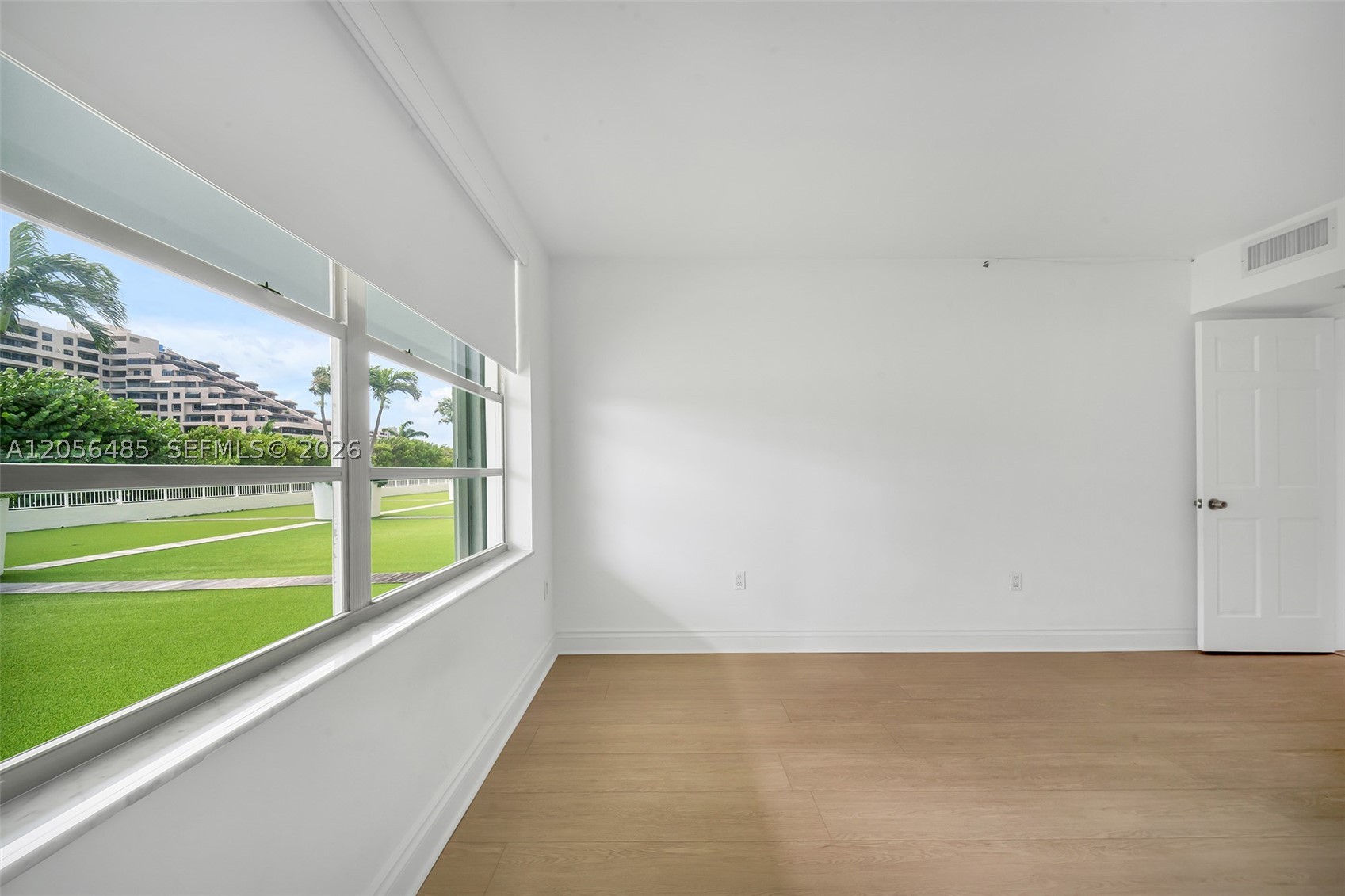 COMMODORE CLUB SOUTH COND - Residential