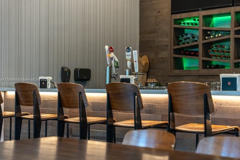 Business Opportunity! Stylish restaurant in the best location. Visa E2