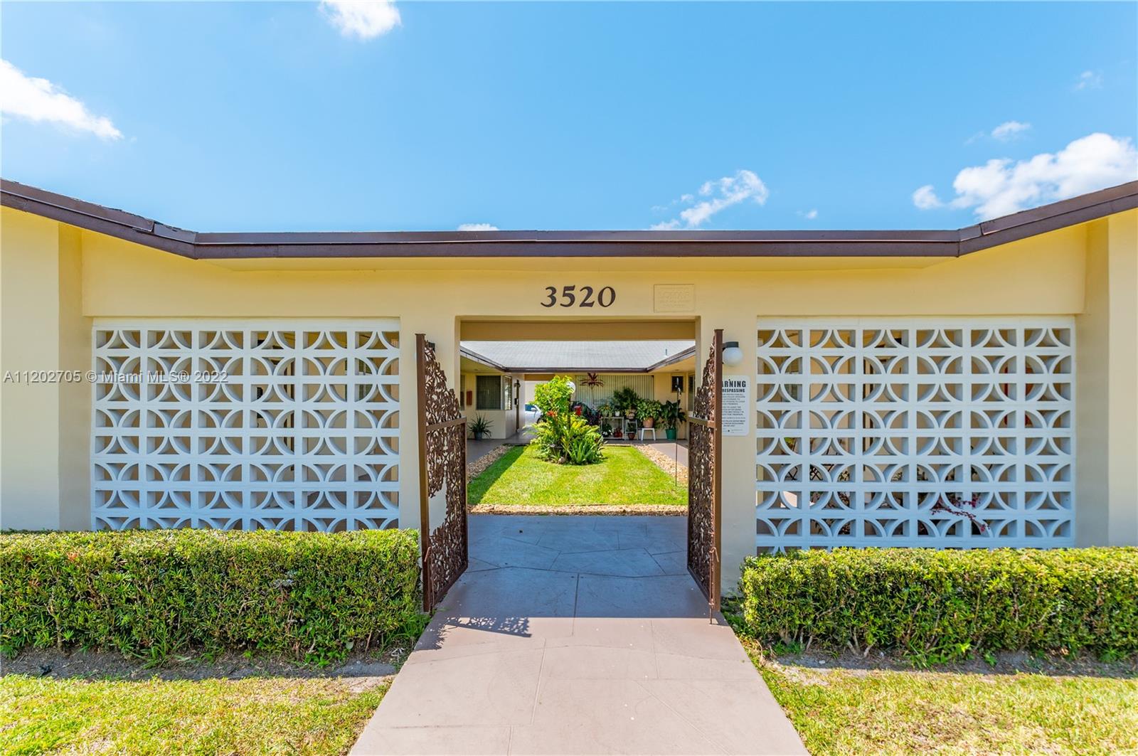 HOLLYWOOD HILLS - Residential Lease