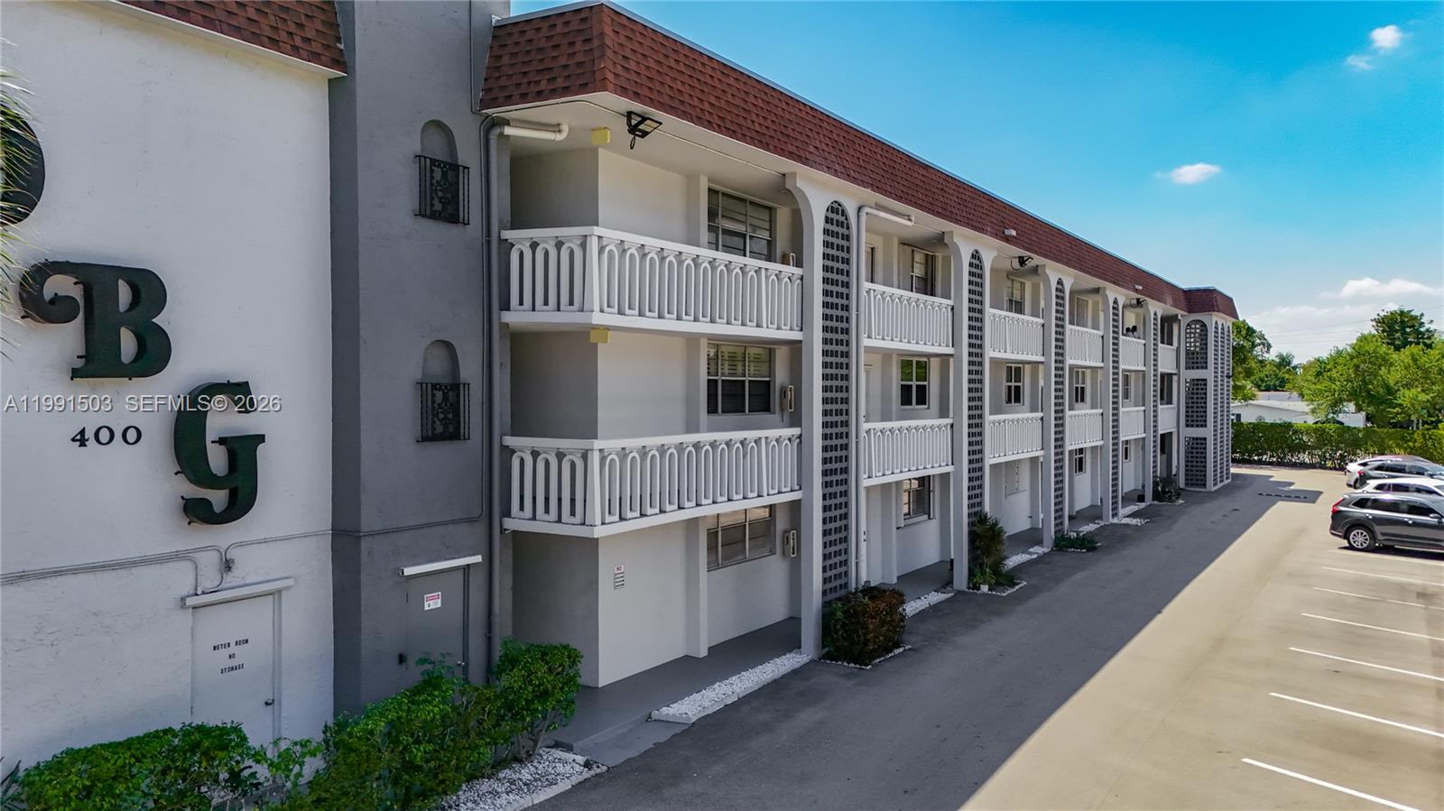 Bright and spacious corner unit condo filled with natural light and privacy, ideally located in East Deerfield Beach. This well-maintained 2-bedroom, 2-bath residence features a remodeled kitchen and bathroom, along with a newer A/C (2022). Enjoy a bright and airy layout with a screened balcony, perfect for relaxing and enjoying the coastal breeze. Located just 4 minutes from the beach, with easy access to I-95, shopping, dining, and a nearby yoga studio. Additional features include assigned parking and a private storage unit, ideal for bicycles, beach gear, or extra belongings. Community offers pool and clubhouse. Rentals allowed: 6 months, once per year. Cable and water included in maintenance (ESA)pets allowed
Guests are required to park in the designated guests parking spots .