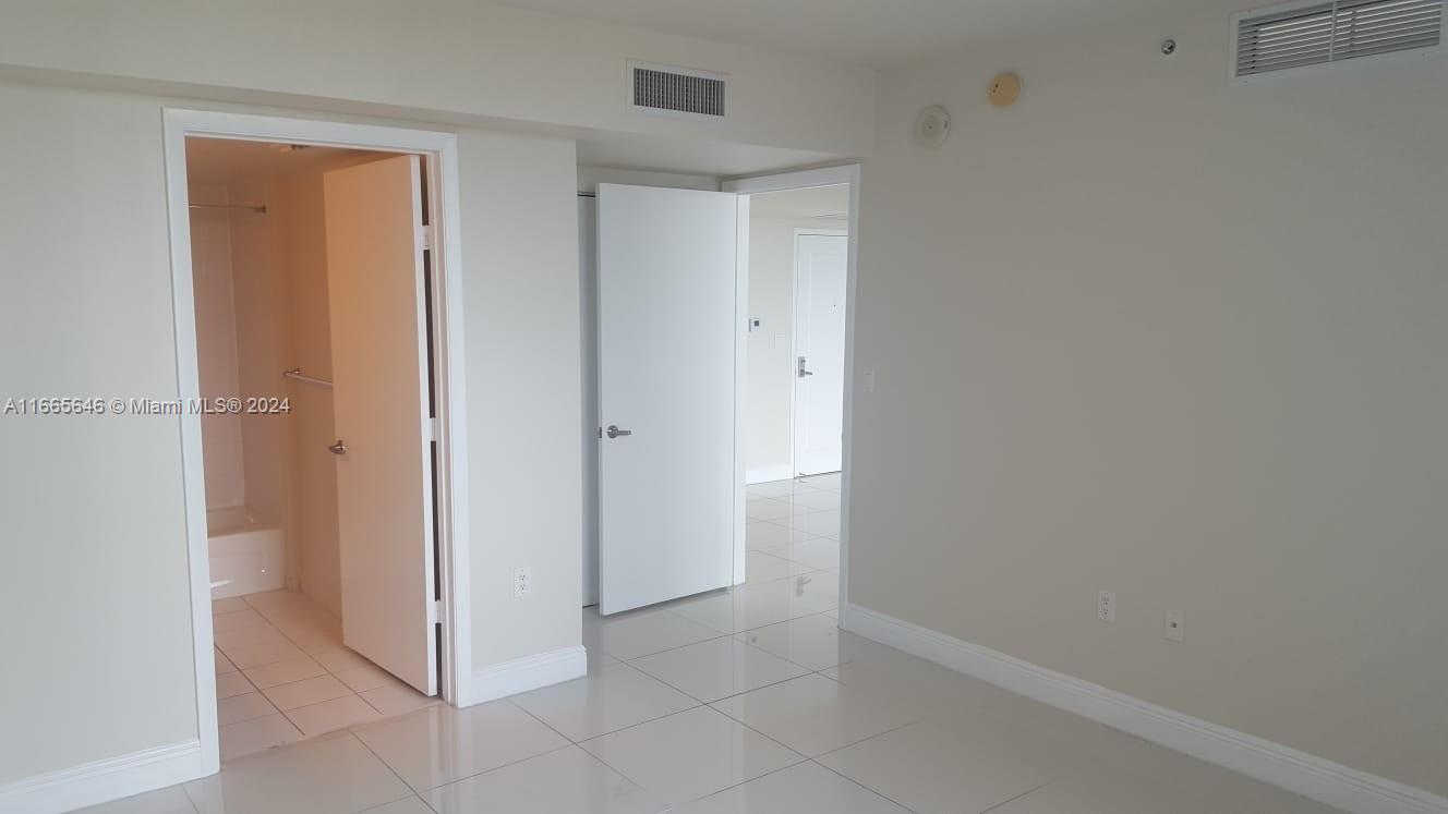 TERRAZAS RIVERPARK VILLAG - Residential Lease