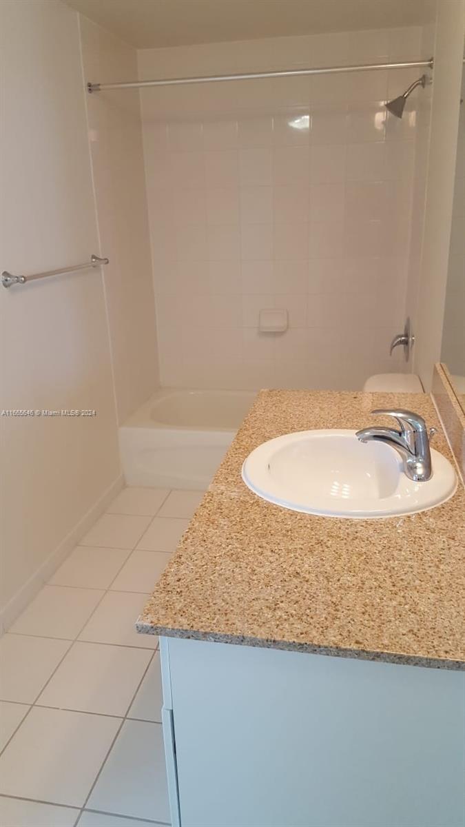TERRAZAS RIVERPARK VILLAG - Residential Lease