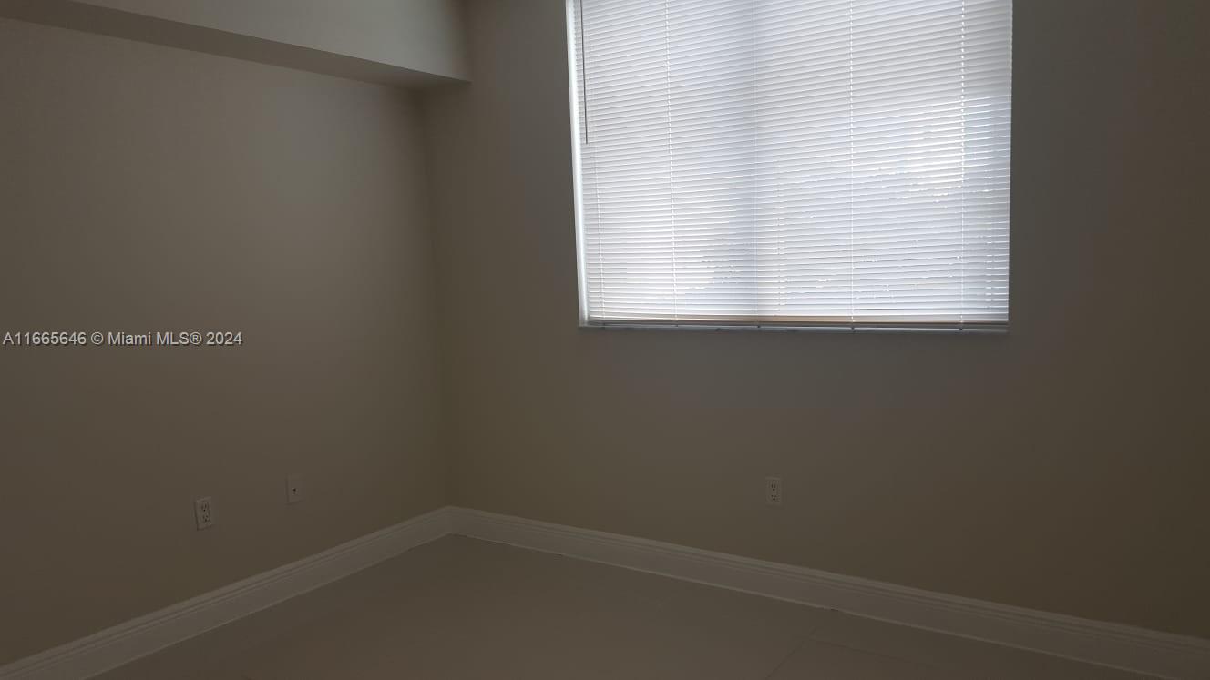 TERRAZAS RIVERPARK VILLAG - Residential Lease