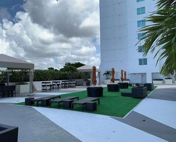 TERRAZAS RIVERPARK VILLAG - Residential Lease