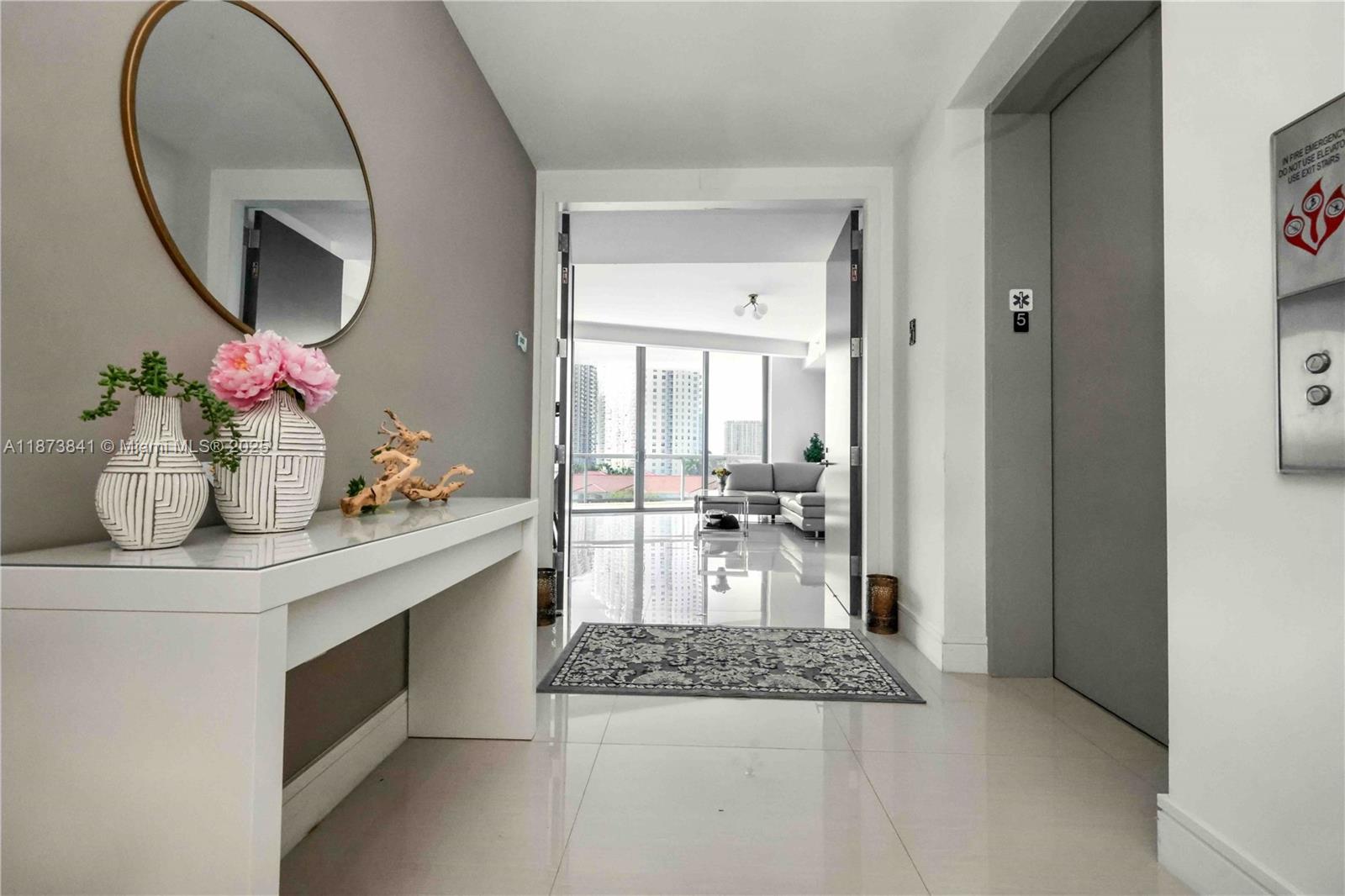ECHO CONDO - Residential