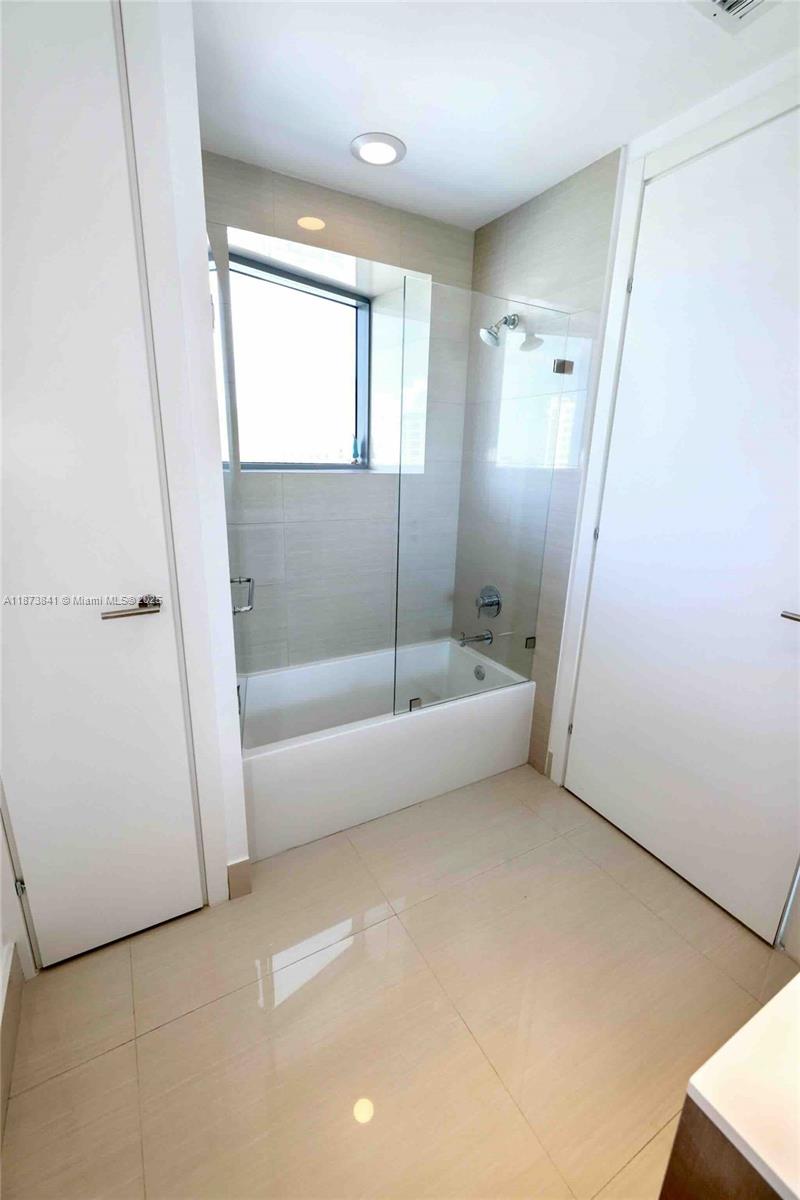 ECHO CONDO - Residential