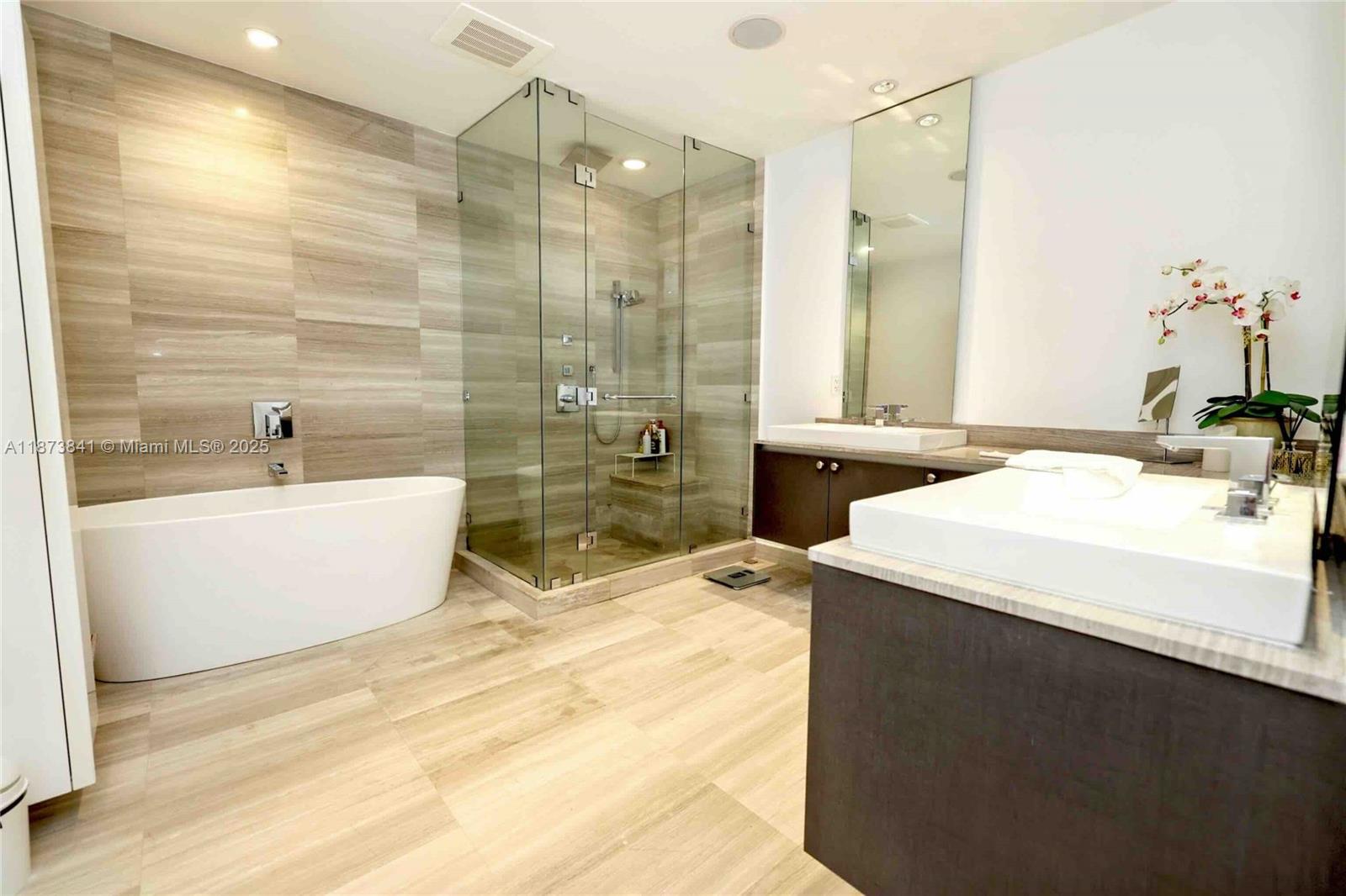 ECHO CONDO - Residential