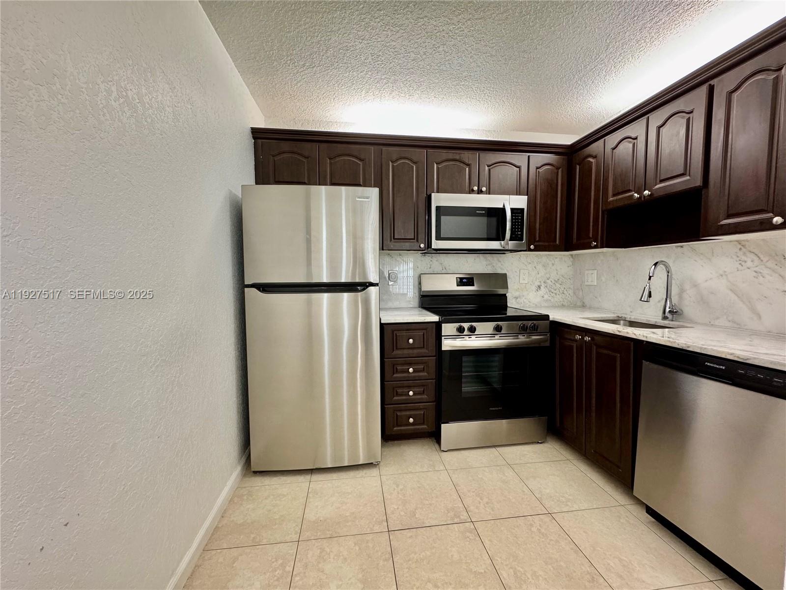GRENADIER GARDENS - Residential Lease