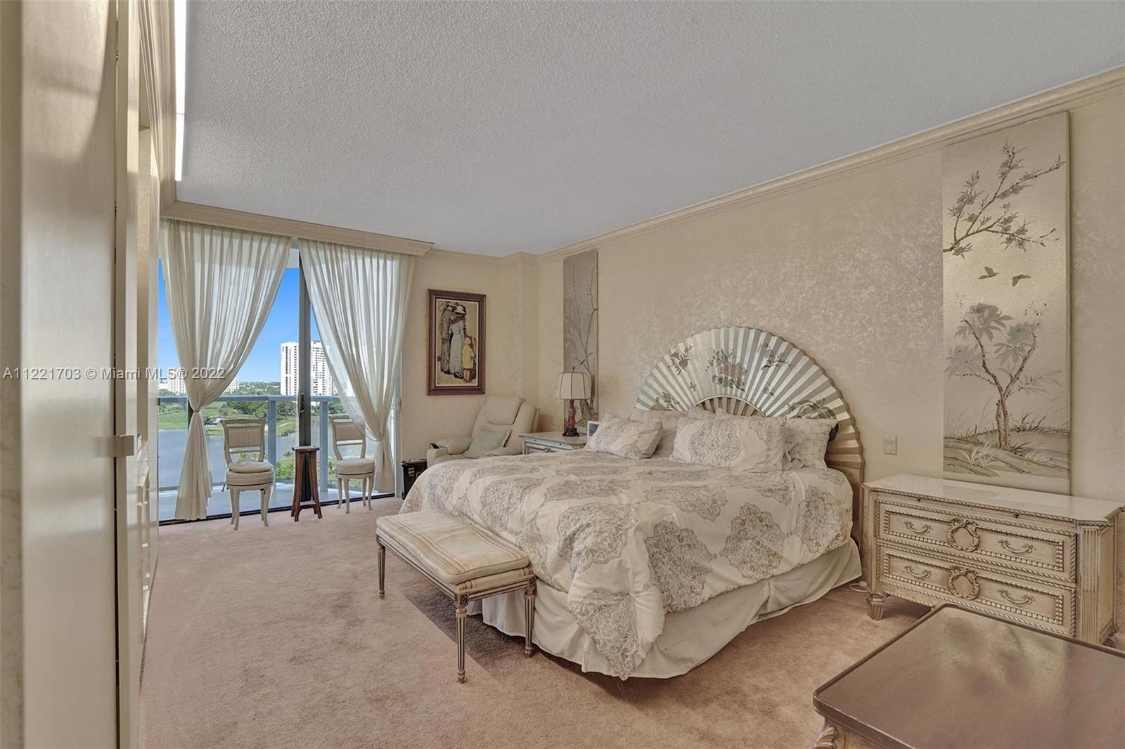 HAMPTONS WEST CONDO - Residential