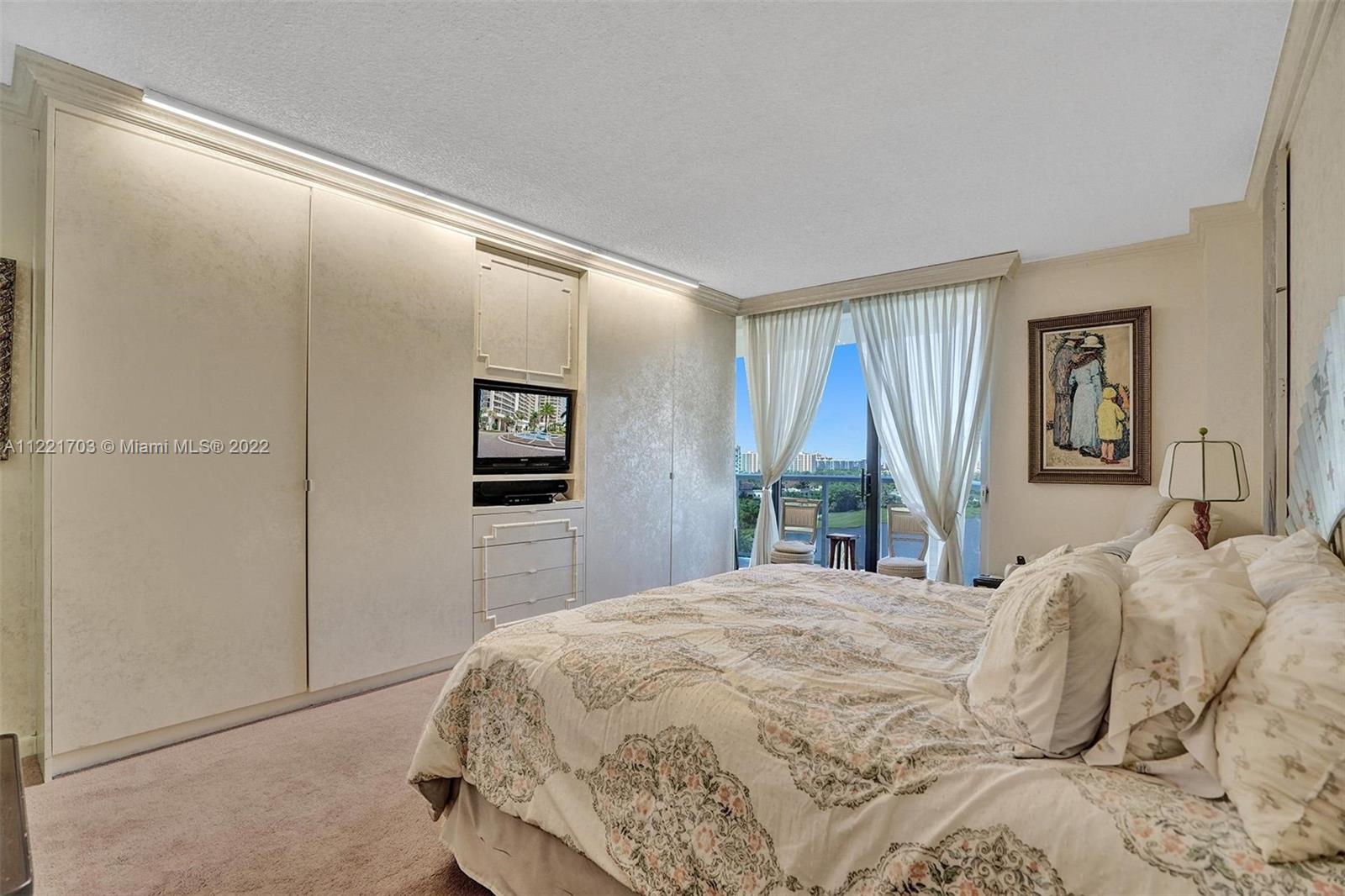 HAMPTONS WEST CONDO - Residential