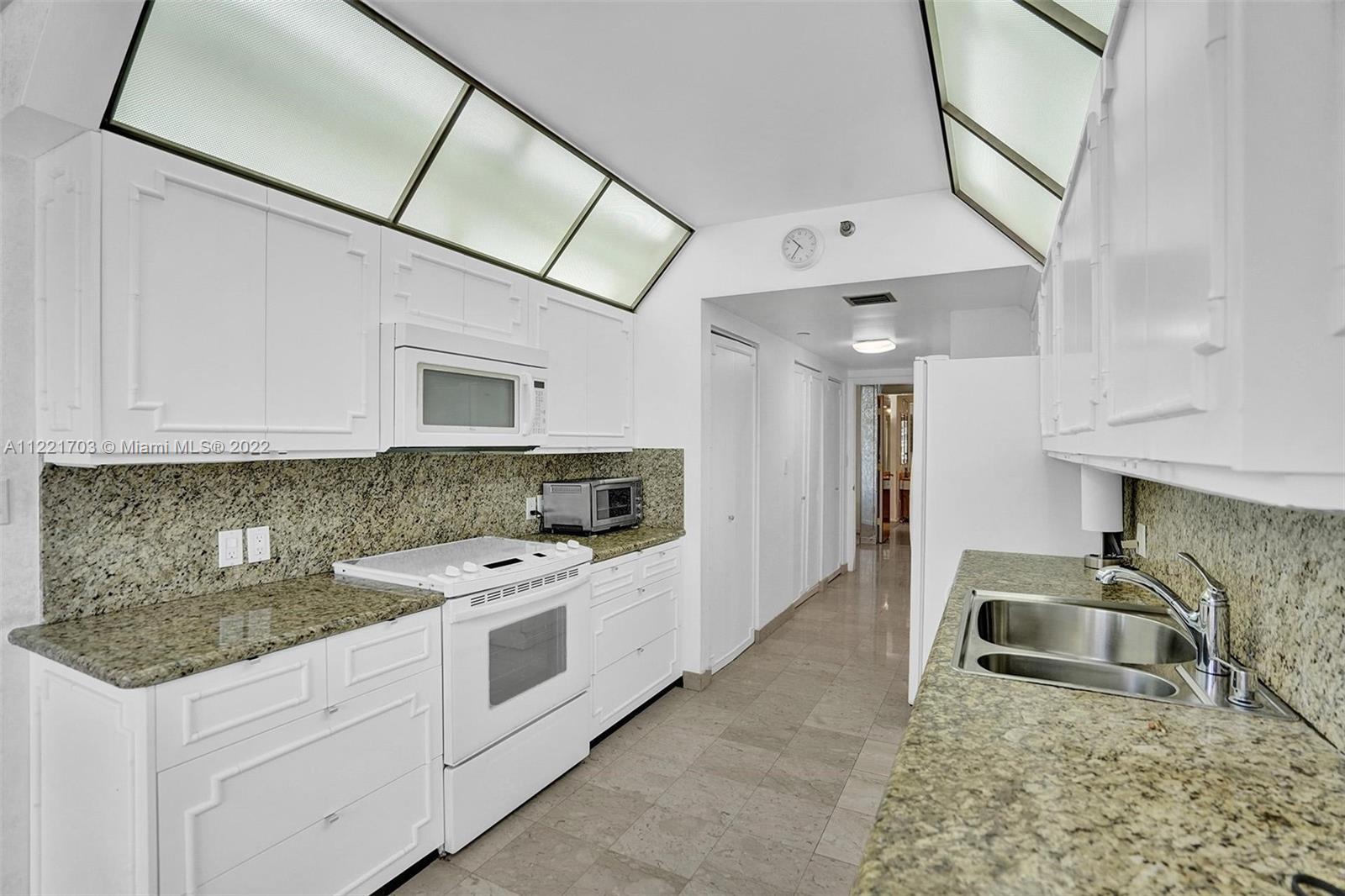 HAMPTONS WEST CONDO - Residential