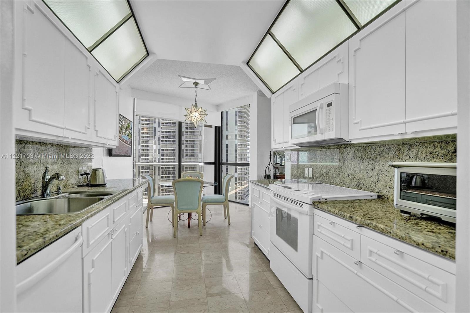 HAMPTONS WEST CONDO - Residential