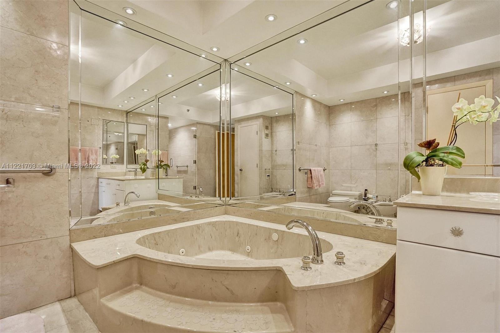 HAMPTONS WEST CONDO - Residential