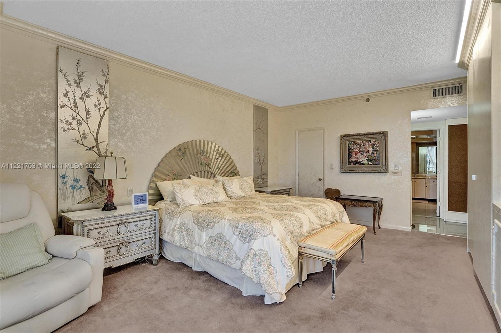 HAMPTONS WEST CONDO - Residential