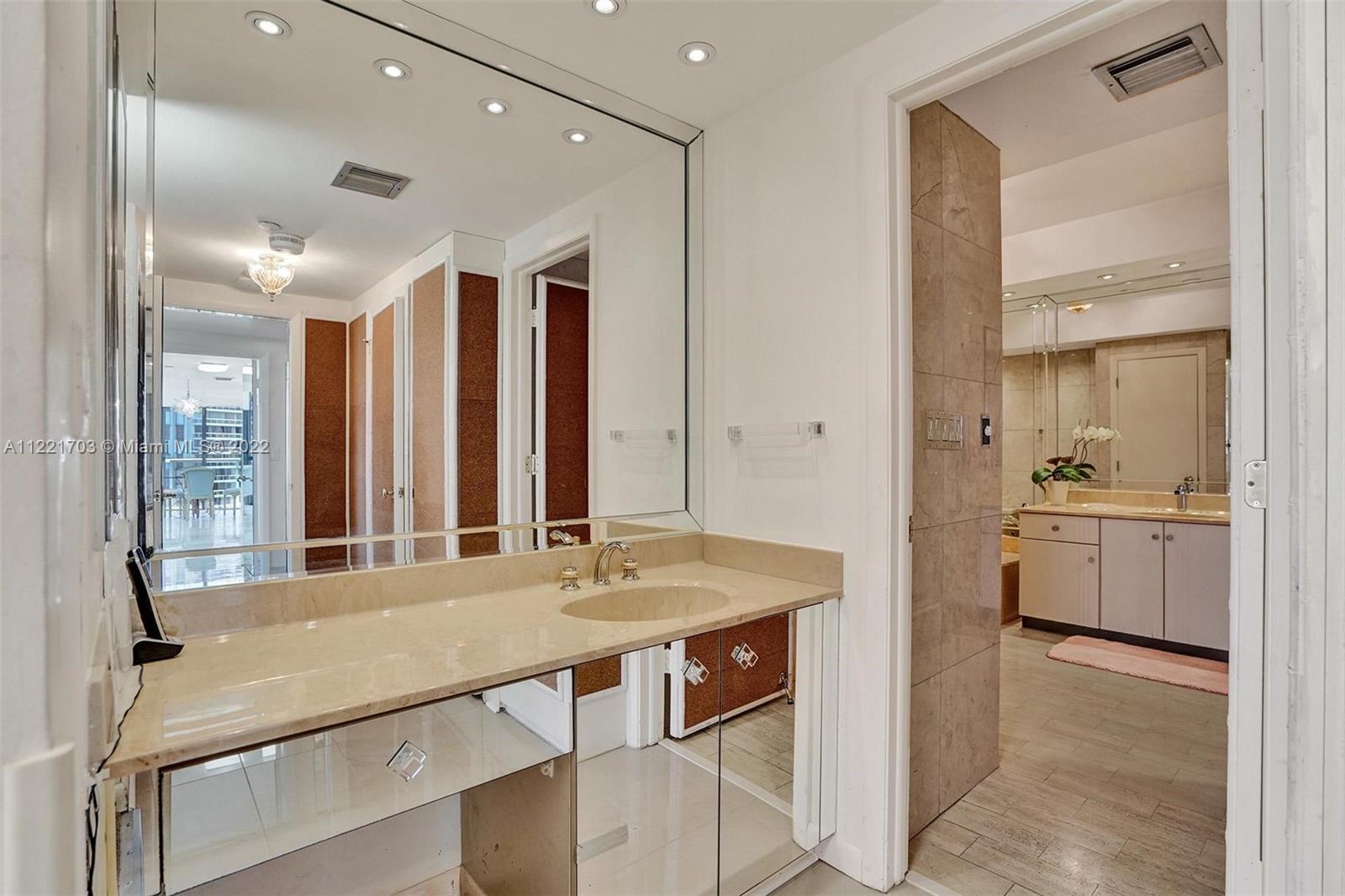 HAMPTONS WEST CONDO - Residential