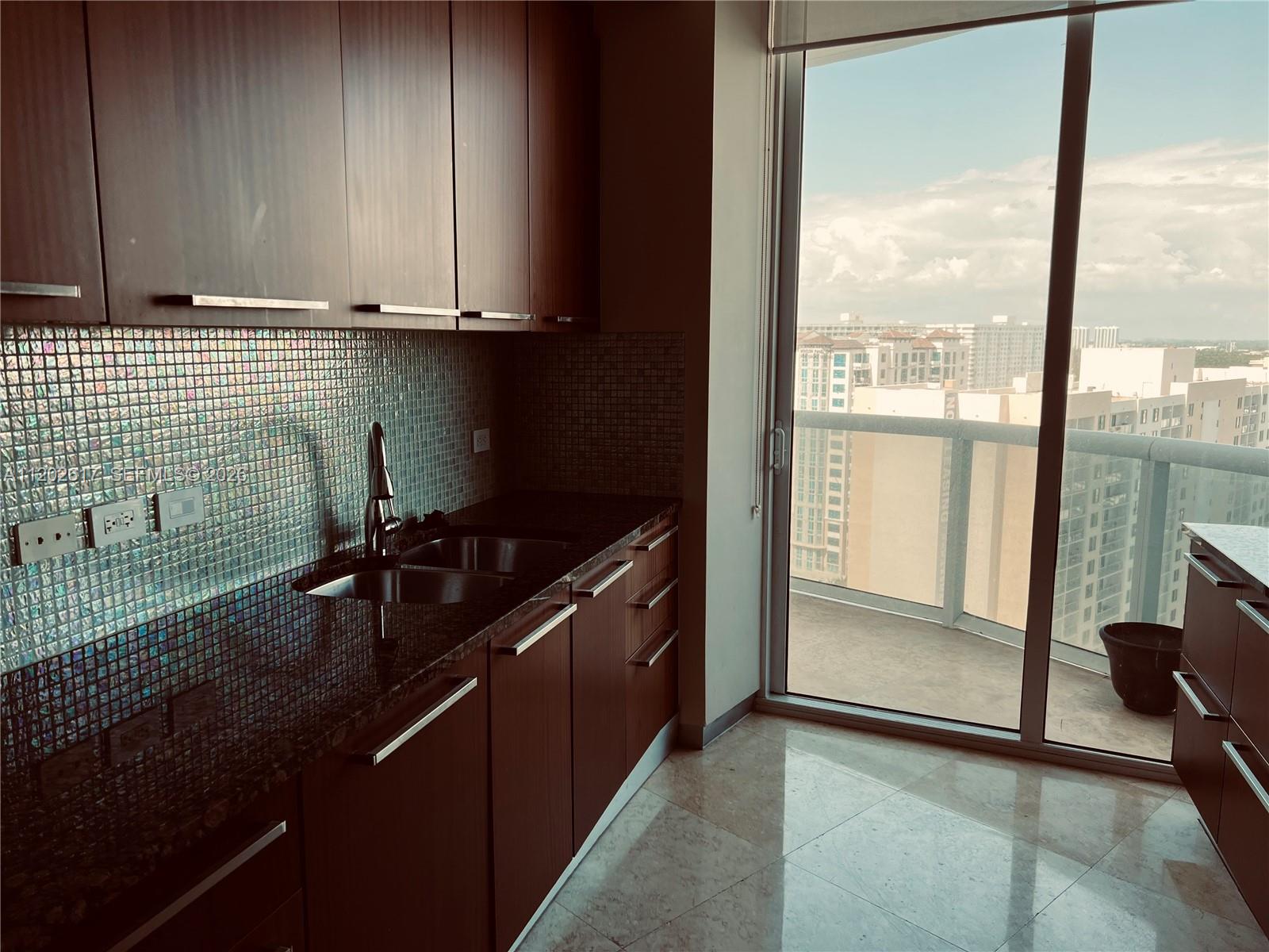 TDR TOWER I CONDO - Residential