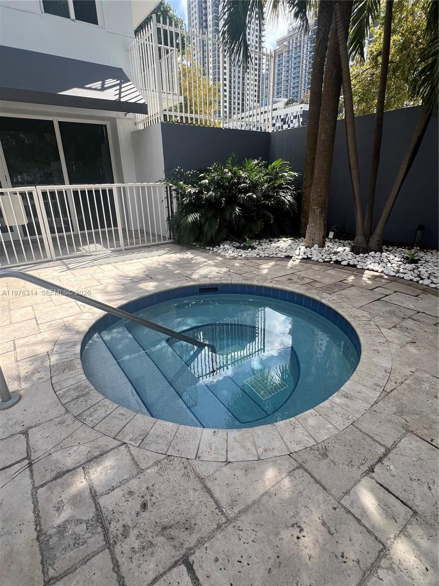 MADISON DOWNTOWN CONDO - Residential