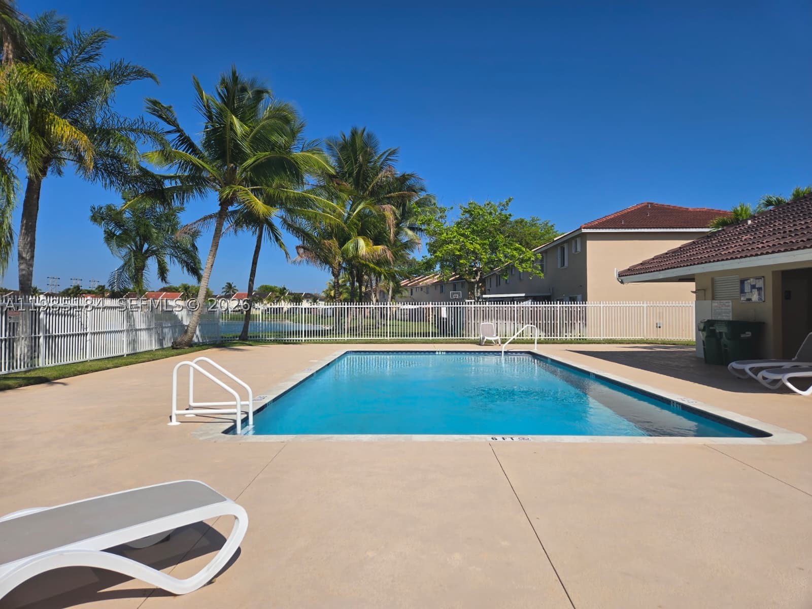 NEW PRICE! Seller motivated, move-in ready, strategically located within the community and in an excellent location. Seller is open to reviewing all offers, creating a great opportunity for buyers looking for value and flexibility.

Beautiful and well-maintained two-story townhome in the desirable Serena Lakes community in Miami. This spacious residence offers 3 bedrooms and 3 full bathrooms with a functional and comfortable layout, ideal for both homeowners and investors. Bright interiors with abundant natural light, ceramic flooring on the first level and laminate wood upstairs. The kitchen is inviting and perfect for everyday living and entertaining.

Upstairs, the primary bedroom provides a private retreat with a generous walk-in closet. Additional features include crown molding, a wood staircase, and a large fenced backyard ideal for relaxing or entertaining. The property also includes accordion hurricane shutters for added protection.

Located in a well-established community with 24/7 security, multiple pools, green areas, and walking paths, conveniently near major highways, shopping, and schools. Ready for immediate occupancy. Competitively priced with strong negotiation potential. A must-see opportunity.