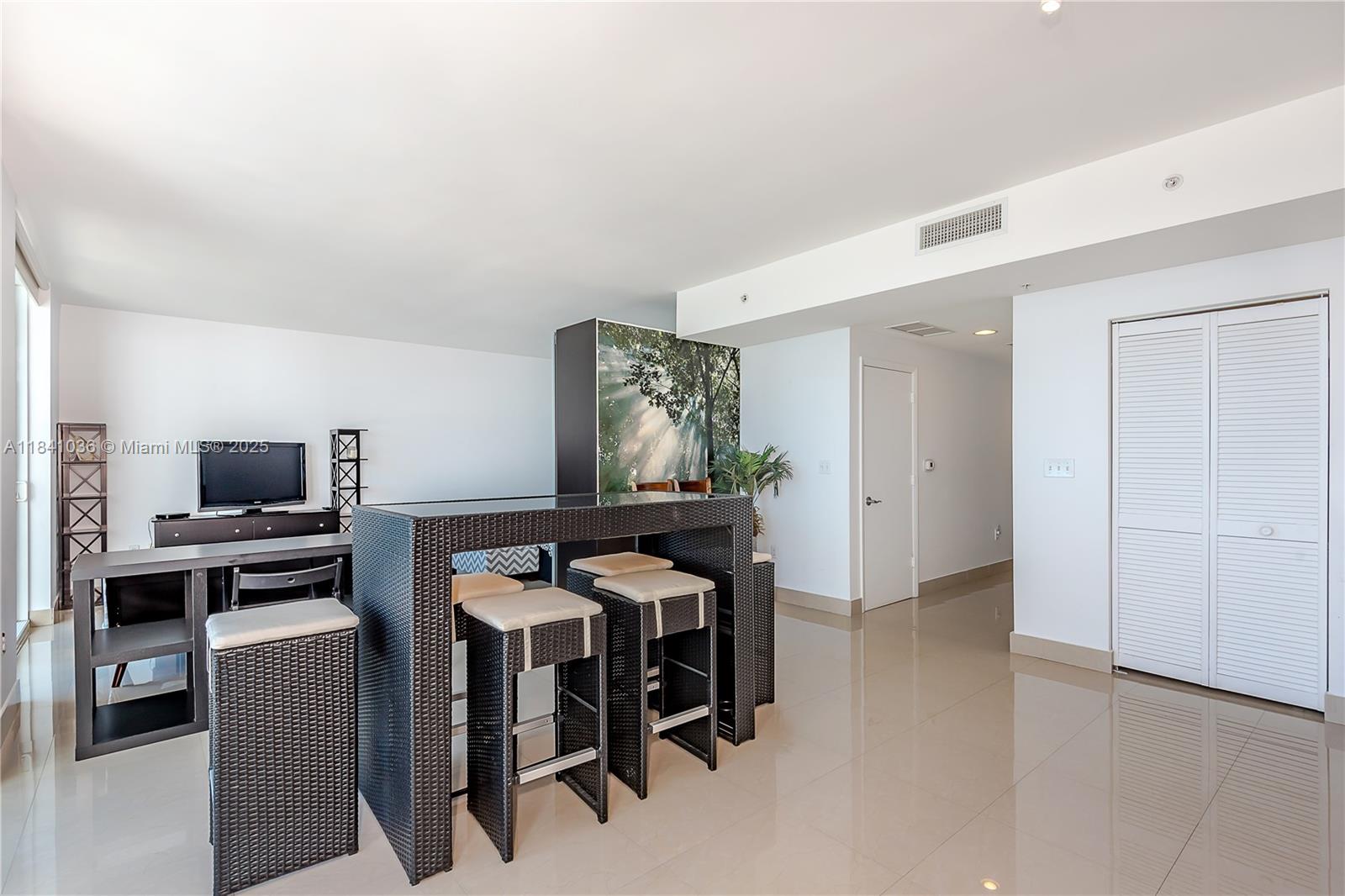 VIZCAYNE SOUTH CONDO - Residential Lease