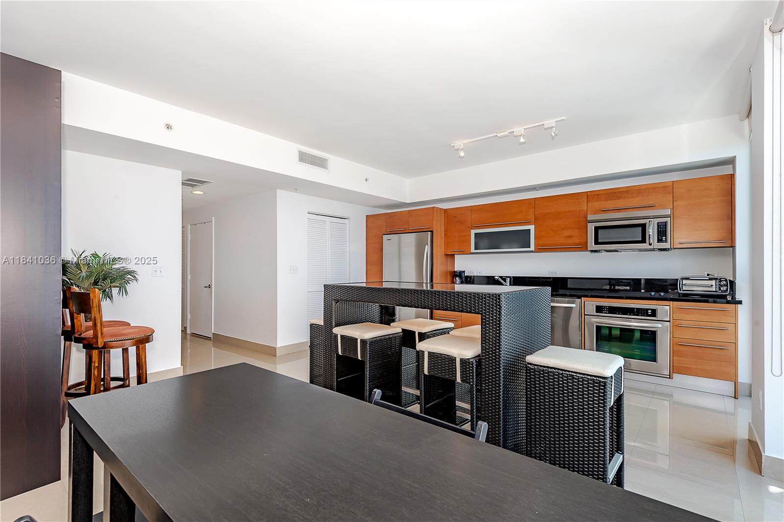 VIZCAYNE SOUTH CONDO - Residential Lease