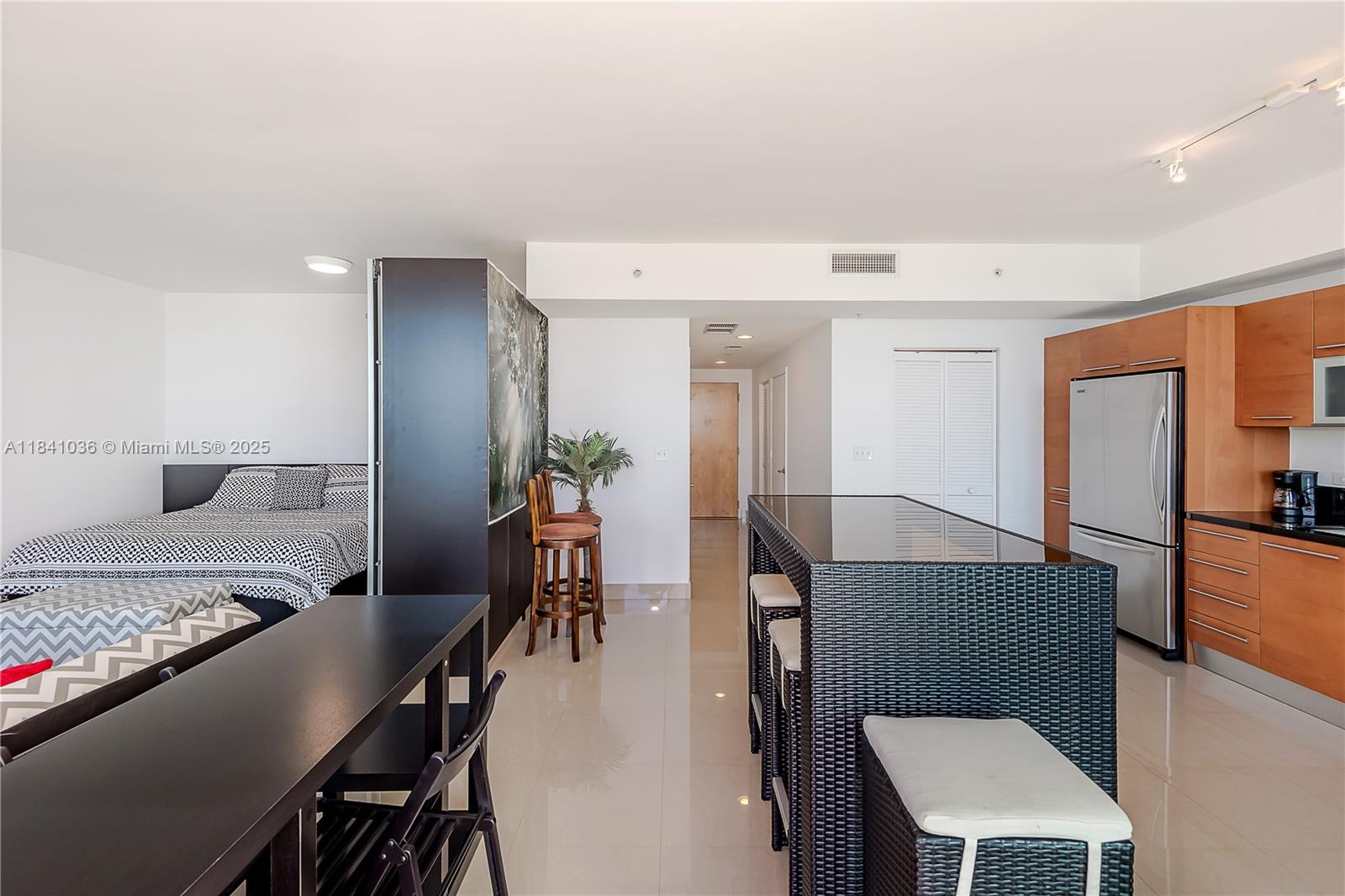 VIZCAYNE SOUTH CONDO - Residential Lease