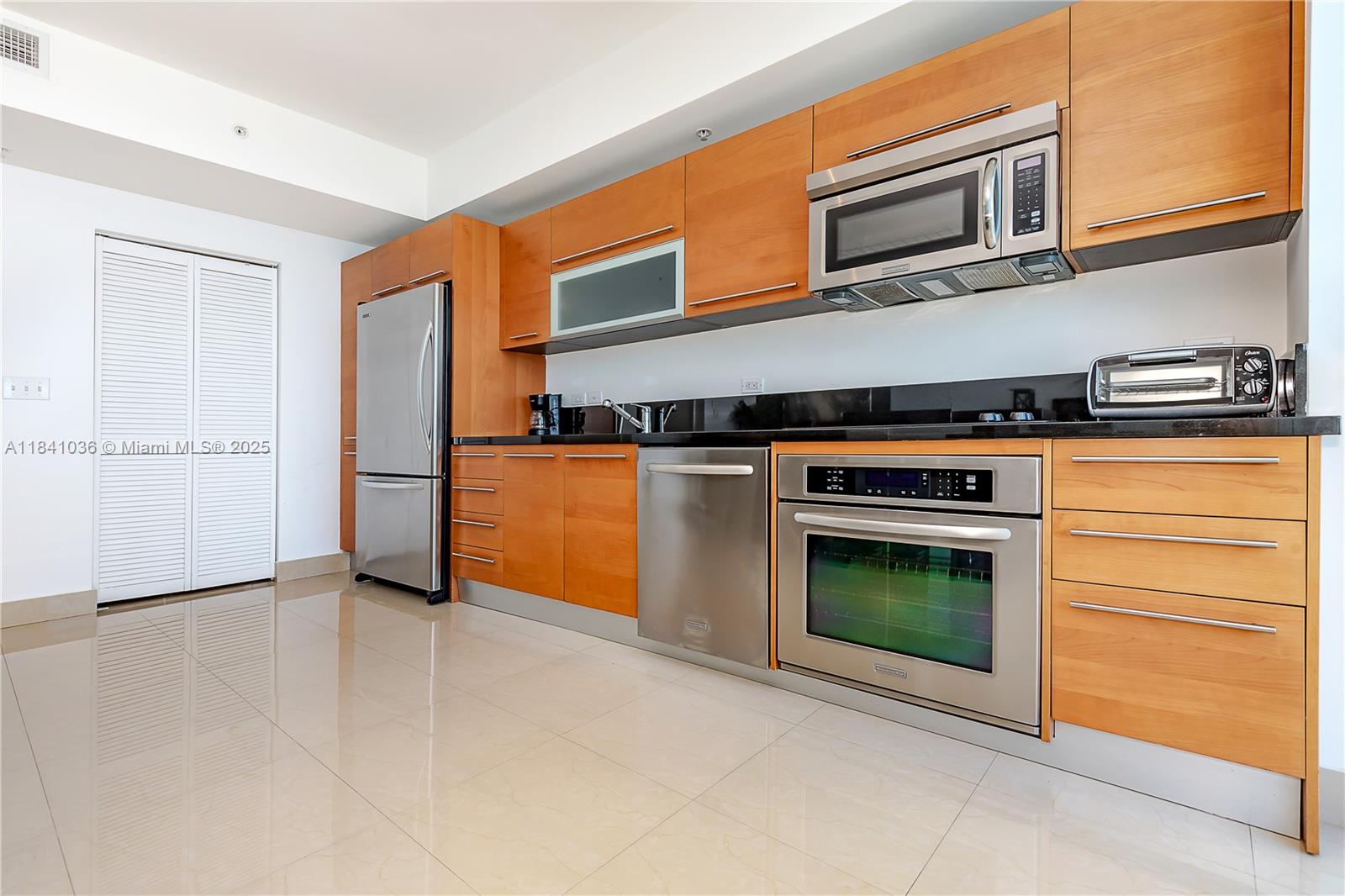 VIZCAYNE SOUTH CONDO - Residential Lease