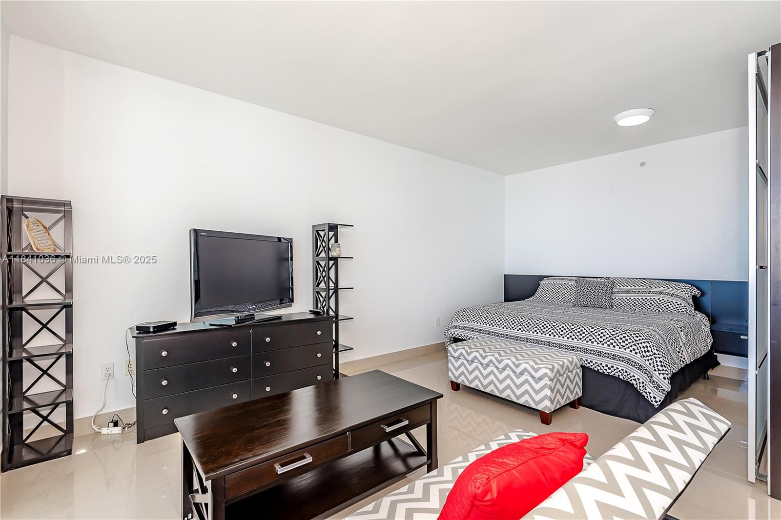 VIZCAYNE SOUTH CONDO - Residential Lease