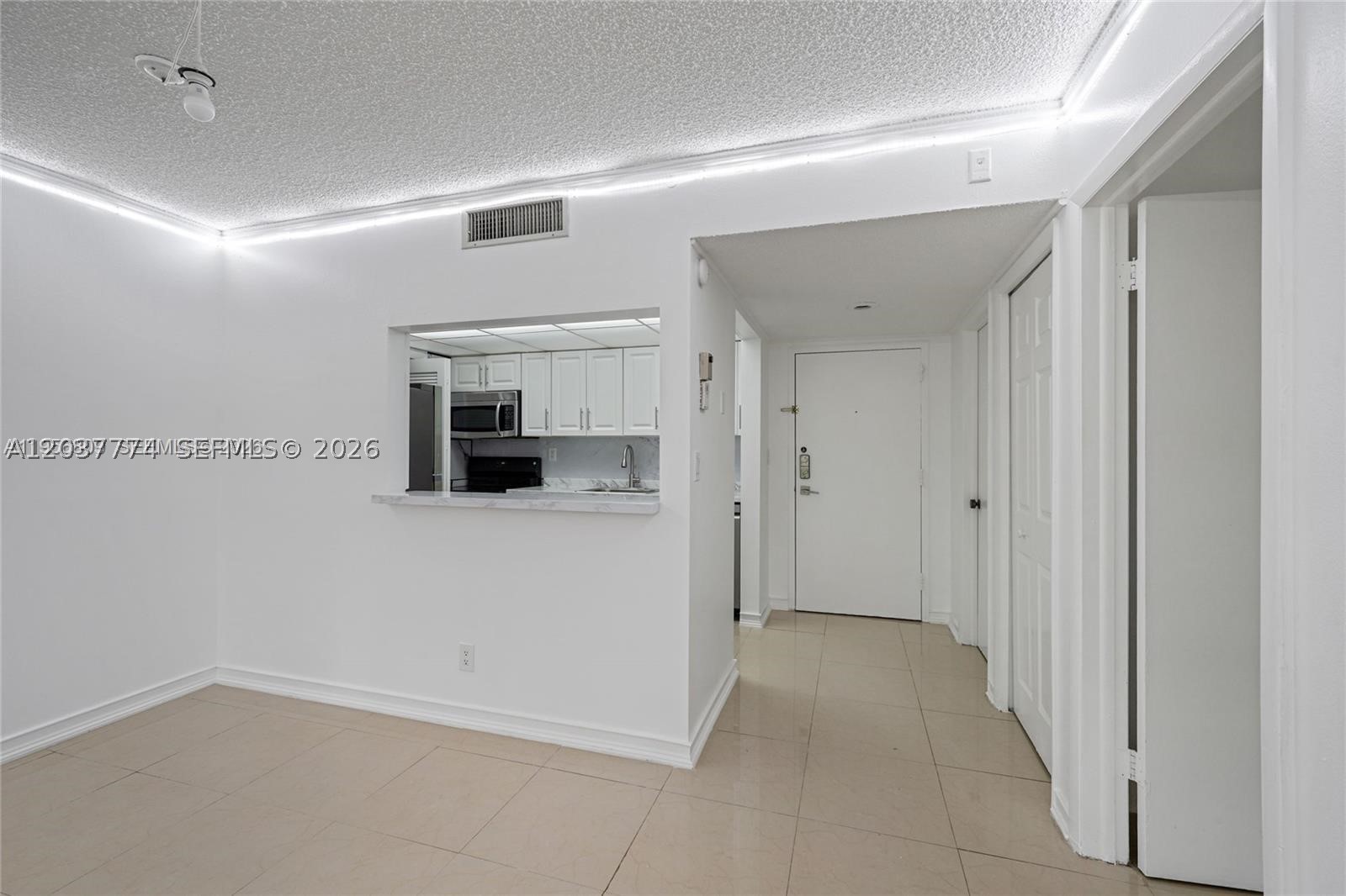 BUILDING SIX OF RACQUET C - Residential Lease